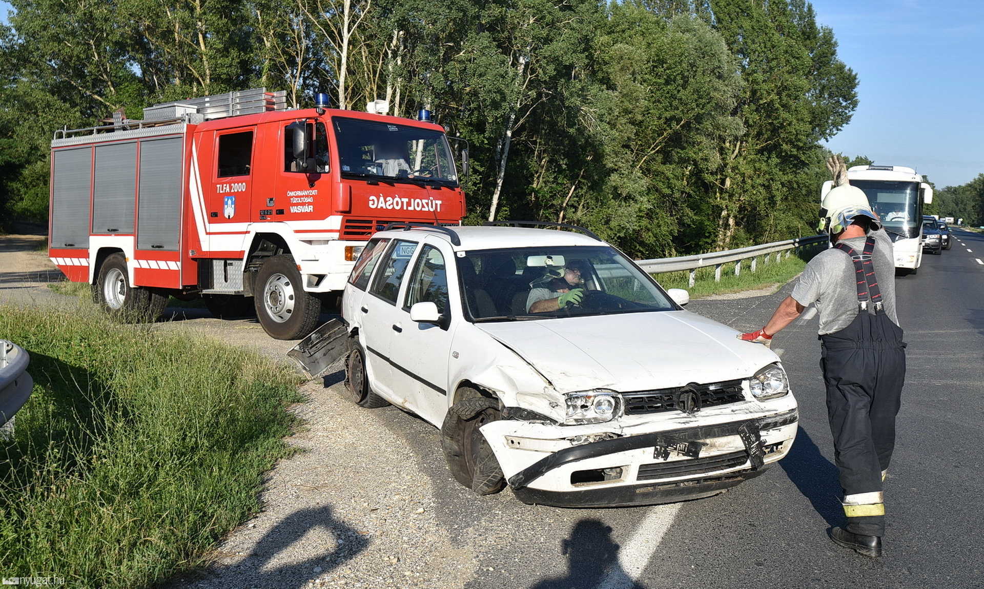 Szalagkorlát mentette meg a VW-t