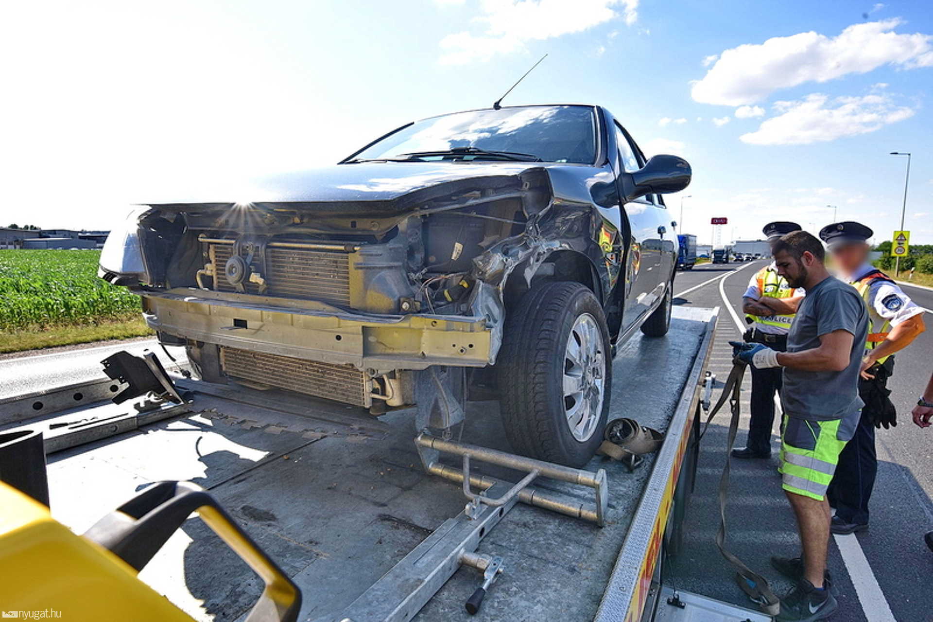 Sávot váltó Renault ütközött egy másik Renault-val a 86-os főúton