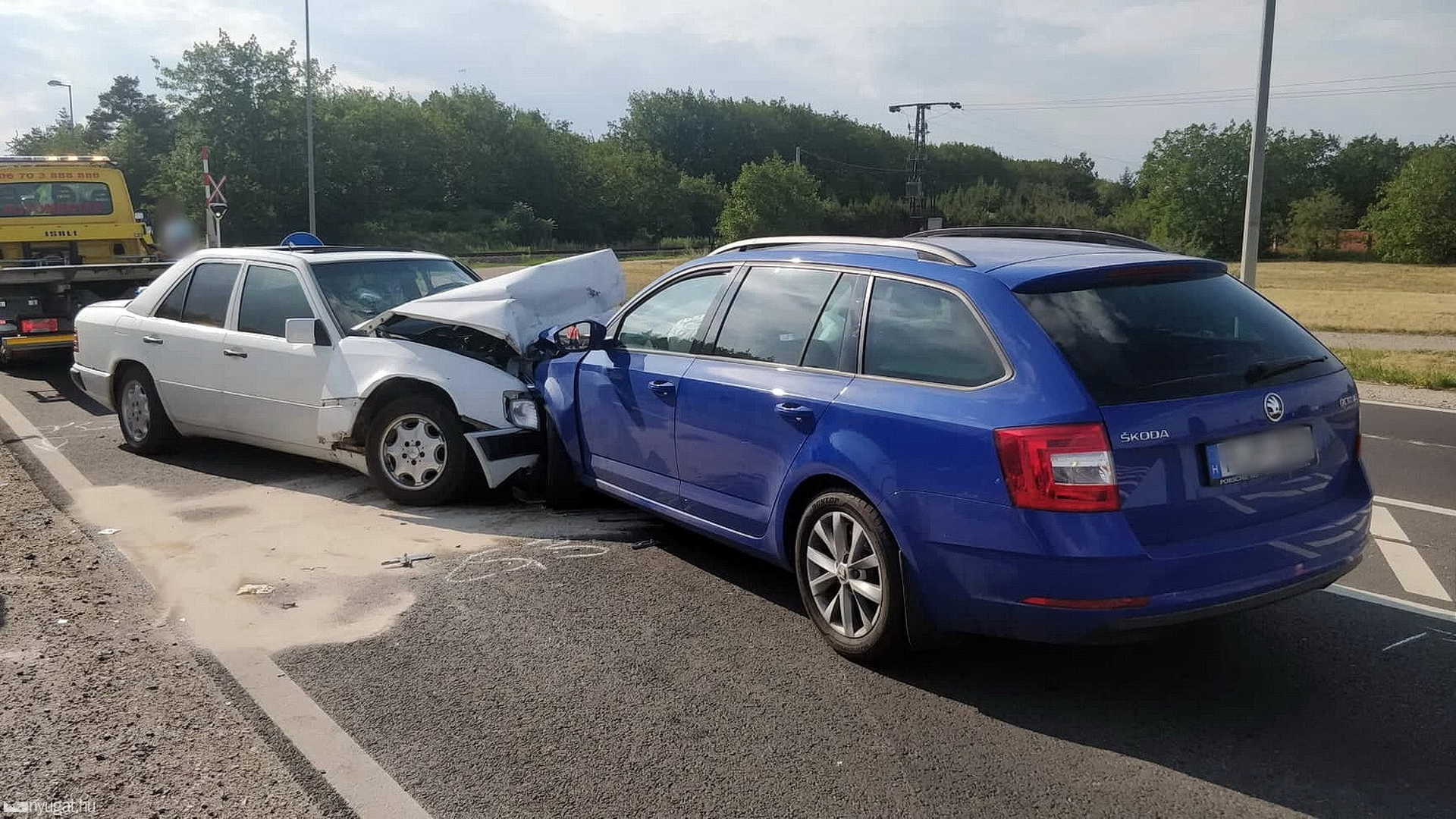 Mercedessel ütközött frontálisan egy Skoda