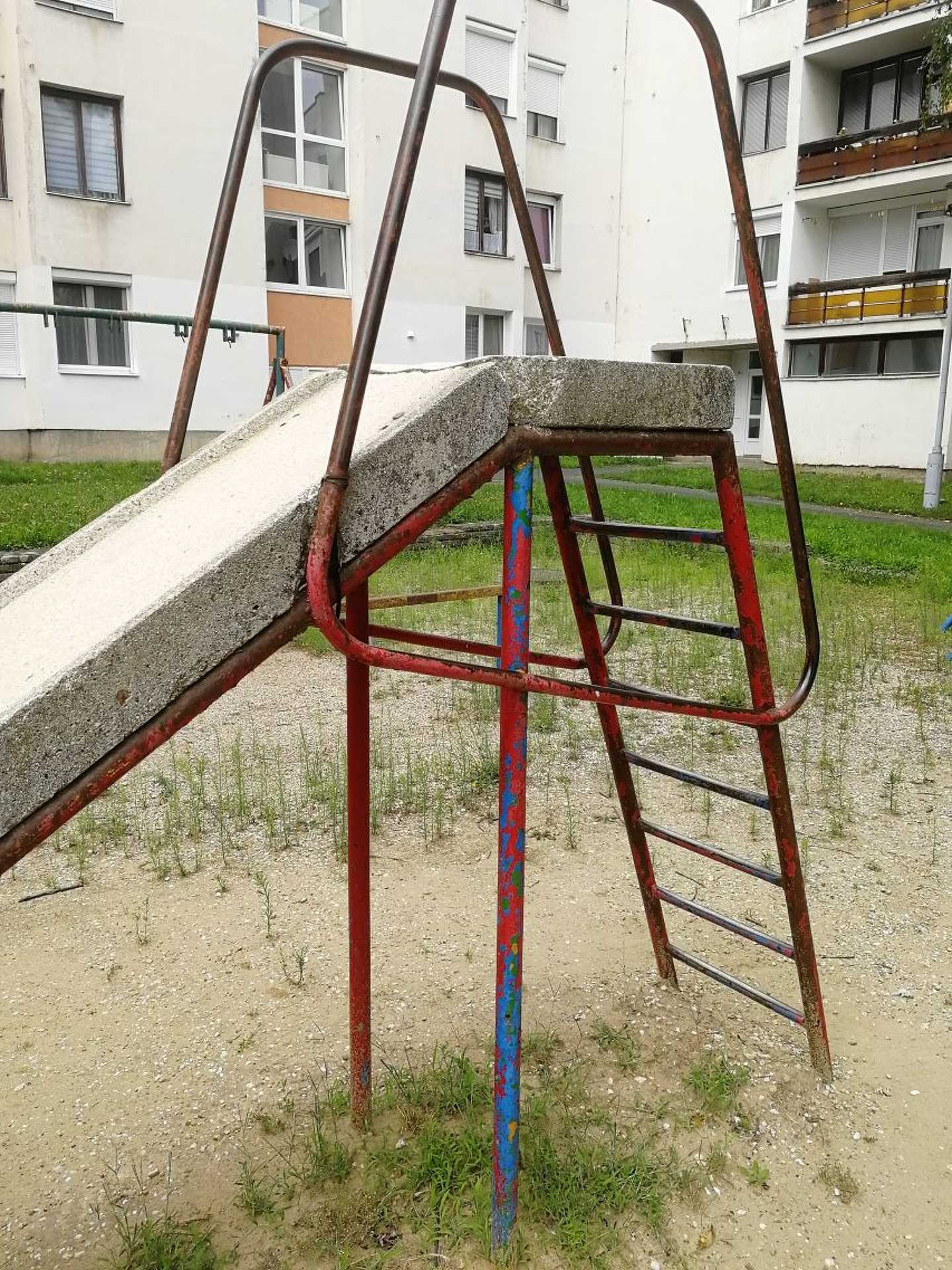 Balesetveszélyes játszótér Kőszegen