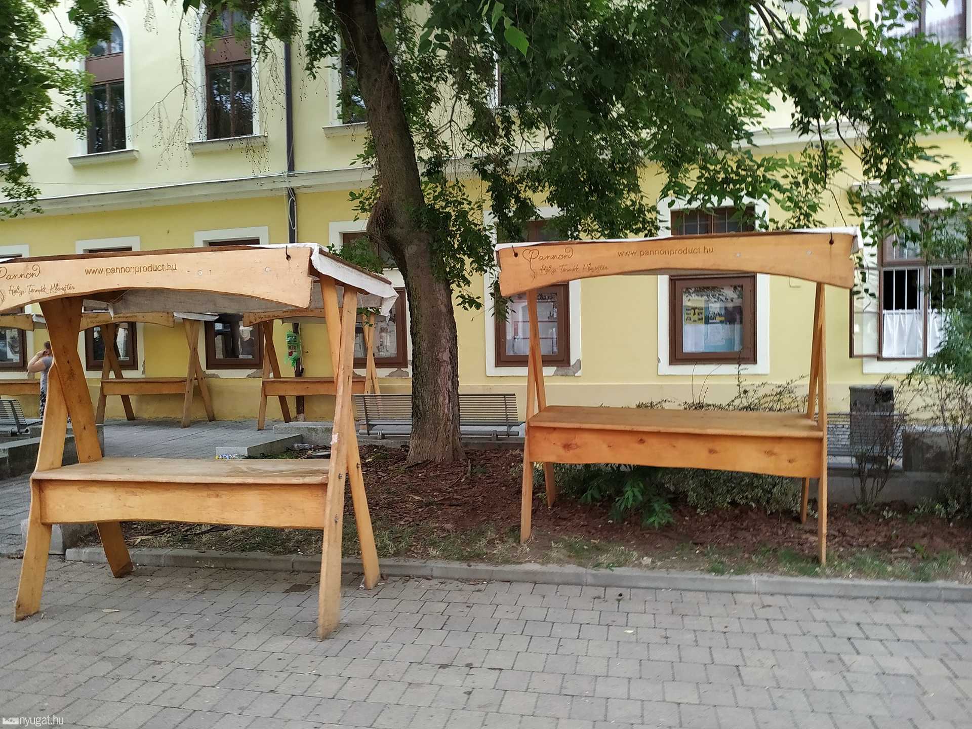 Üres bódék maradtak már csak a karneválból