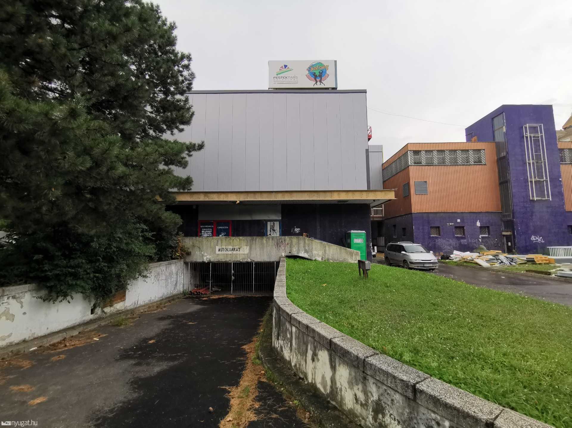 Domus üzletház felújítása