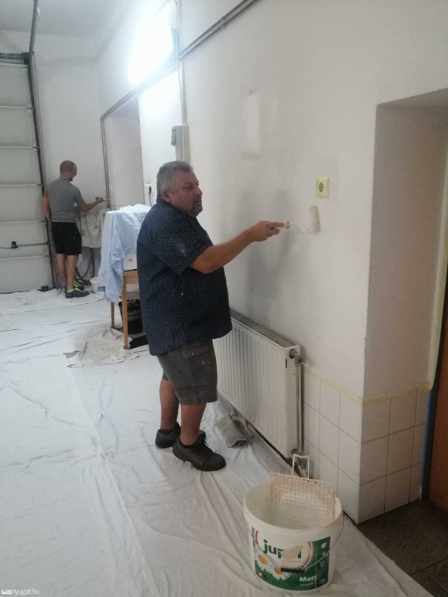 Kifestették a büki mentőállomást