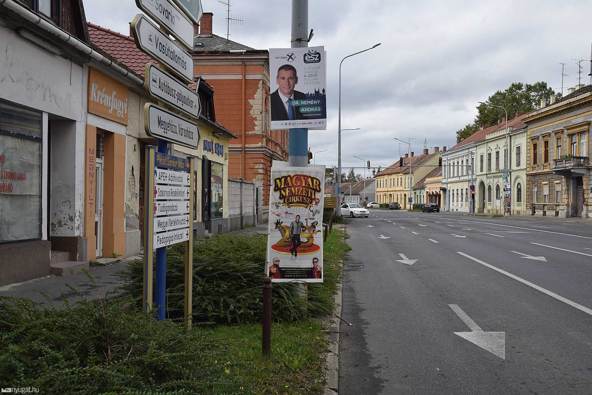 Kampány, plakátok, cirkusz a házban