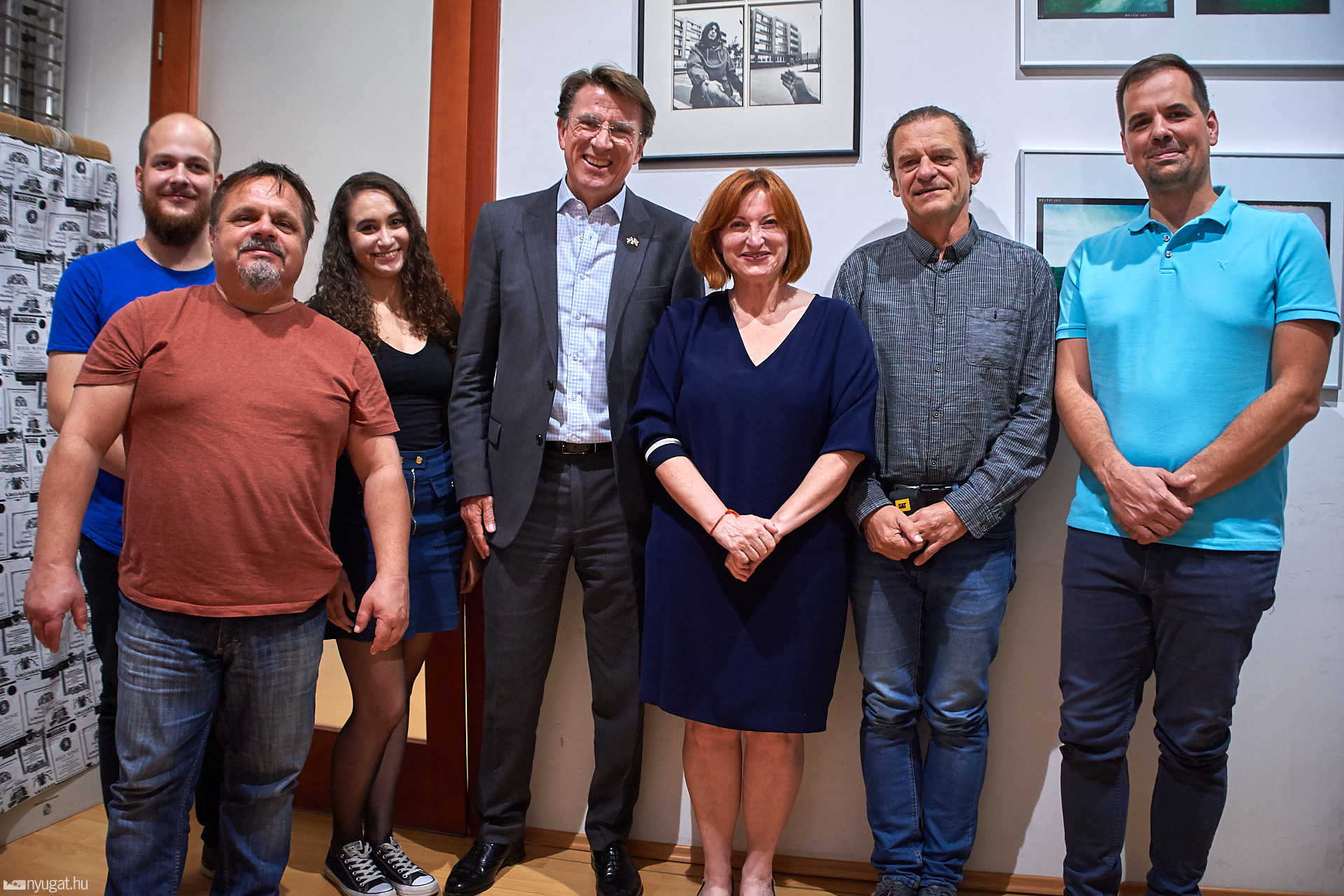 Iain Lindsay a Nyugat.hu szerkesztőségében - szolidan sorba álltunk.