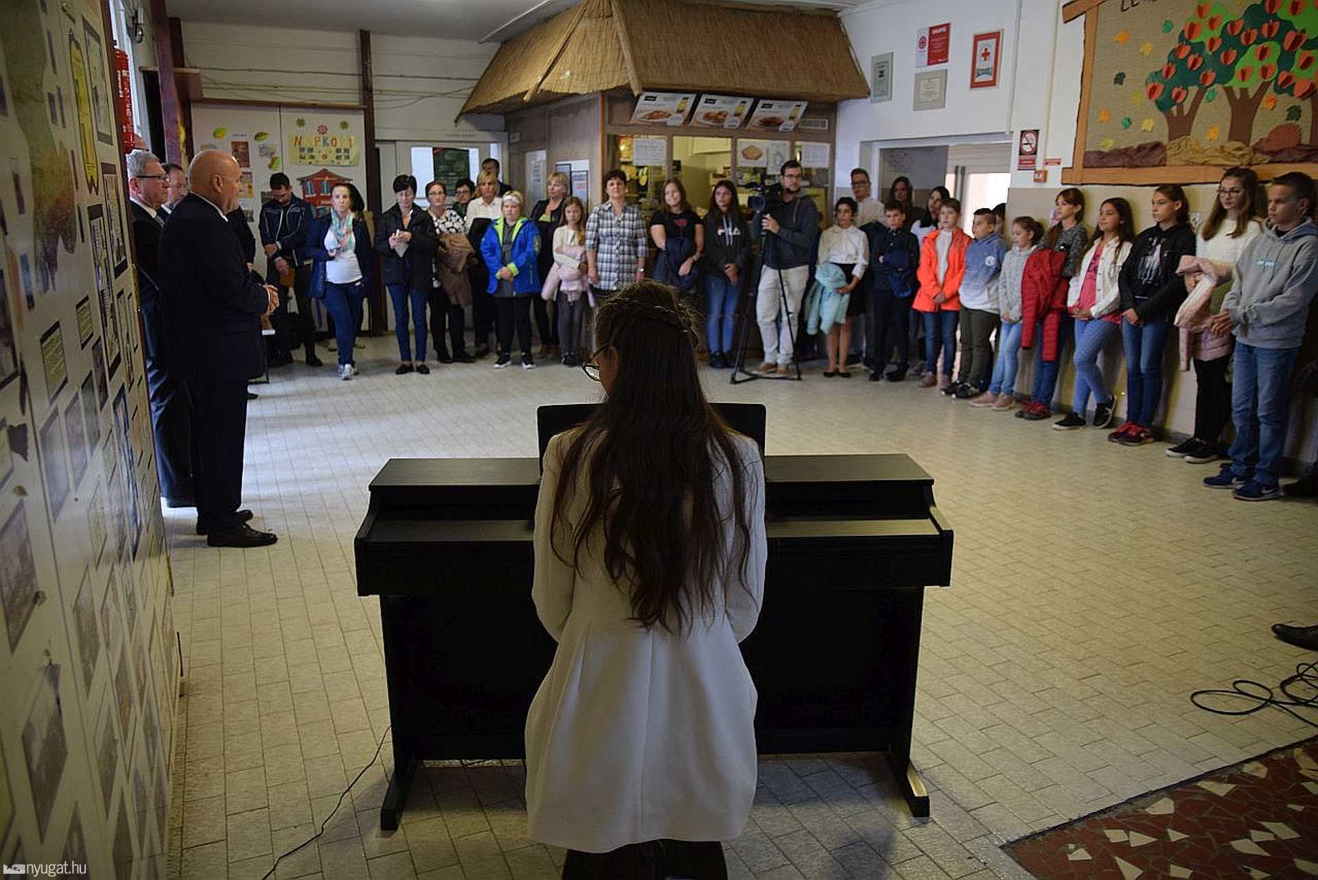 Neumann János Általános Iskola felújítása 