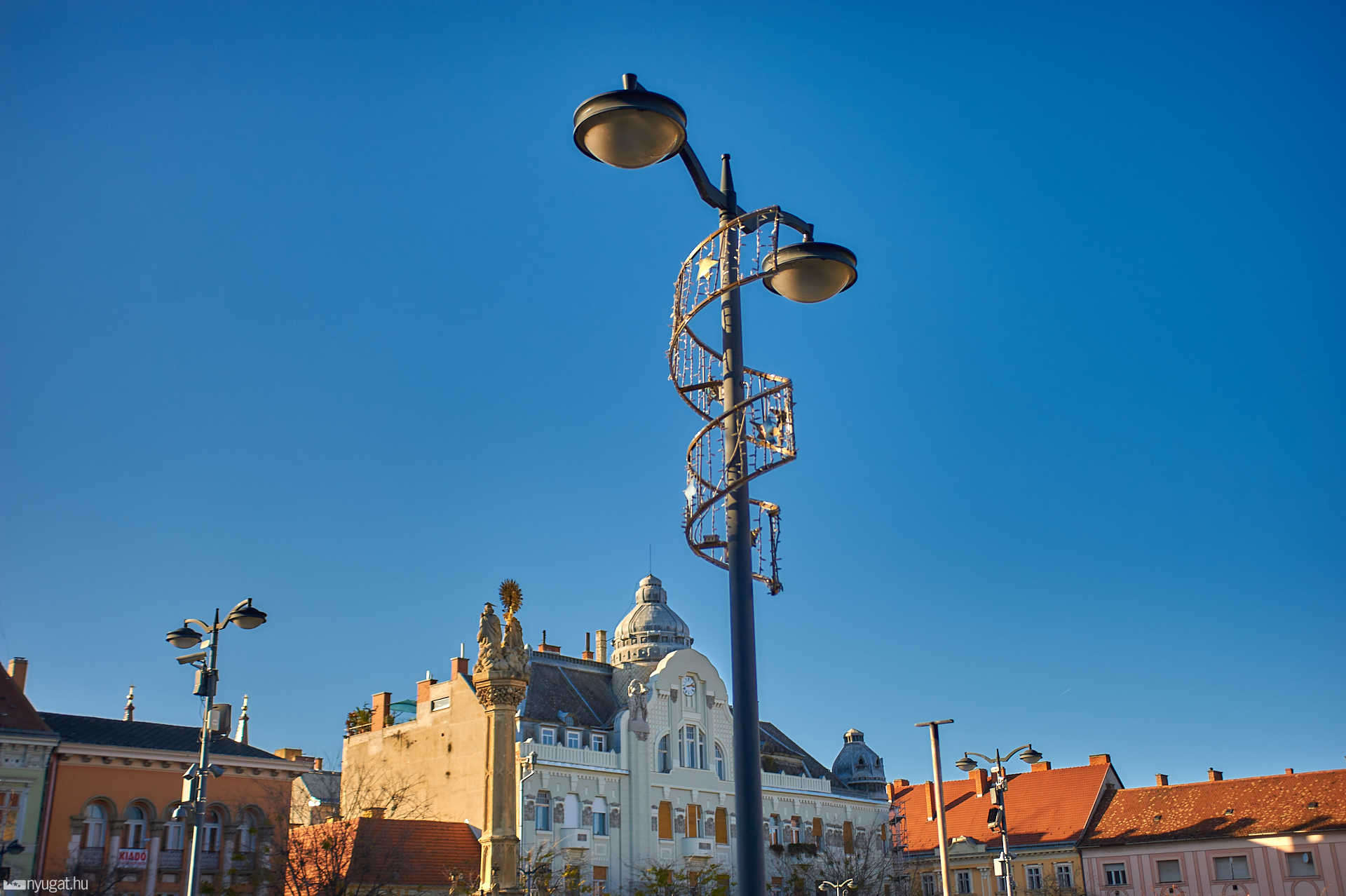 Főtéri karácsonyi világítás