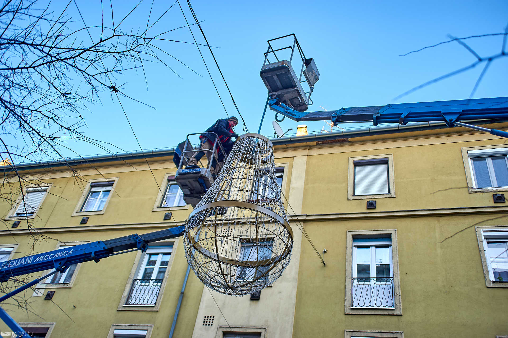 Főtéri karácsonyi világítás