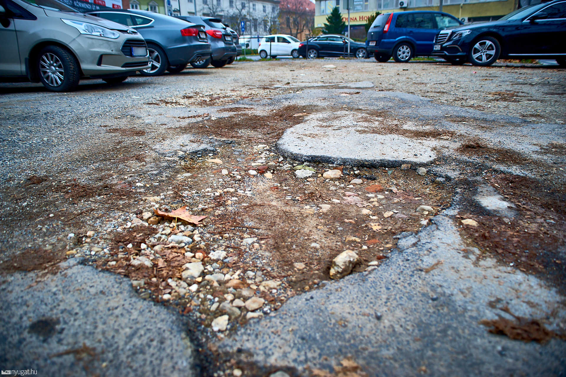 Shell kút melletti parkoló