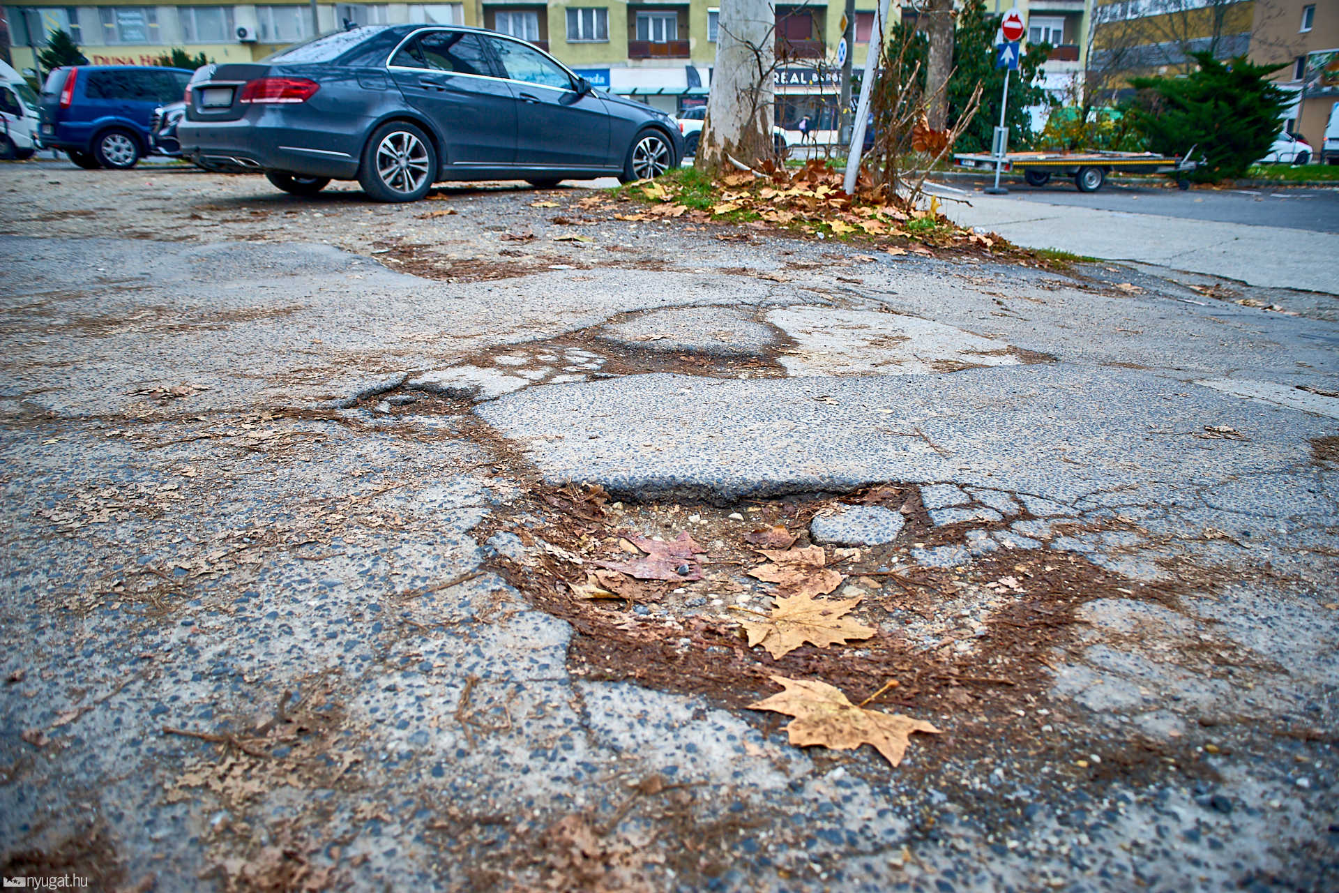 Shell kút melletti parkoló