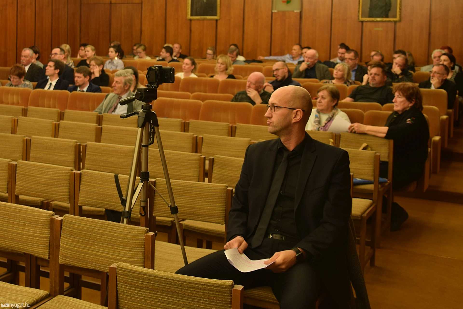 Közmeghallgatás Szombathelyen