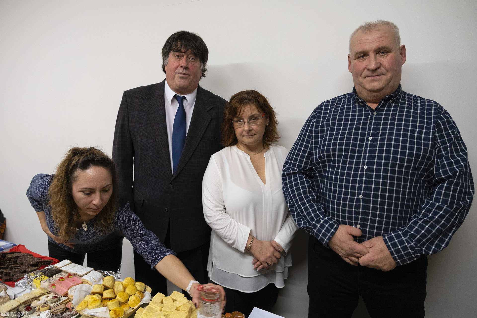 Kis képvielőtestület a polgármester asszonnyal. Vagyis József, Katalin és Sándor. 