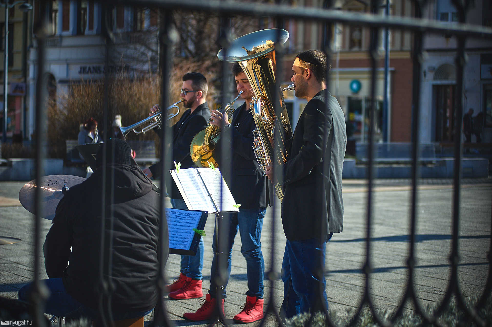Rézfúvós flashmob a szombathelyi Főtéren