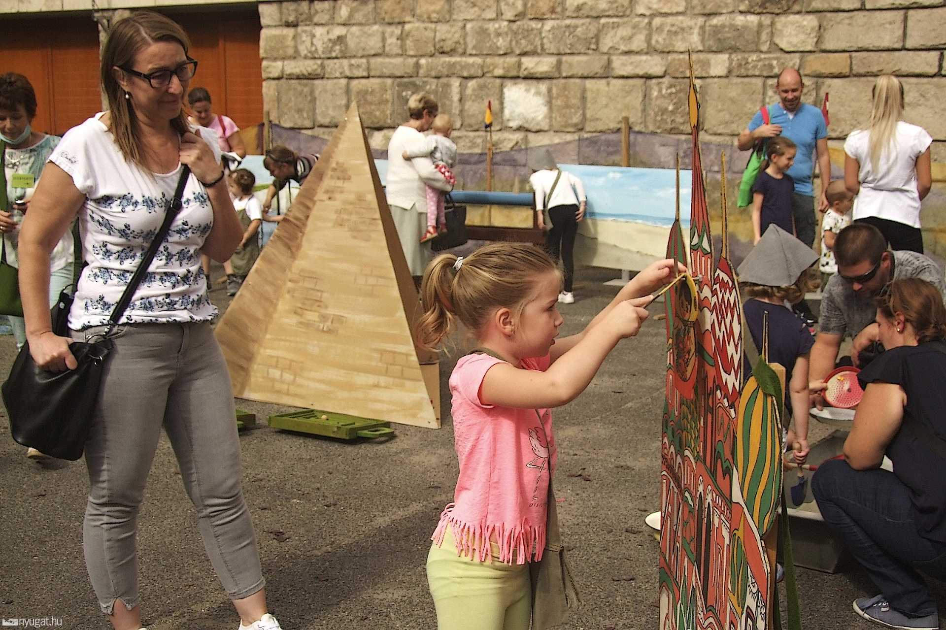 Érezd Szombathelyt! Játszóházi program az Agora teraszán