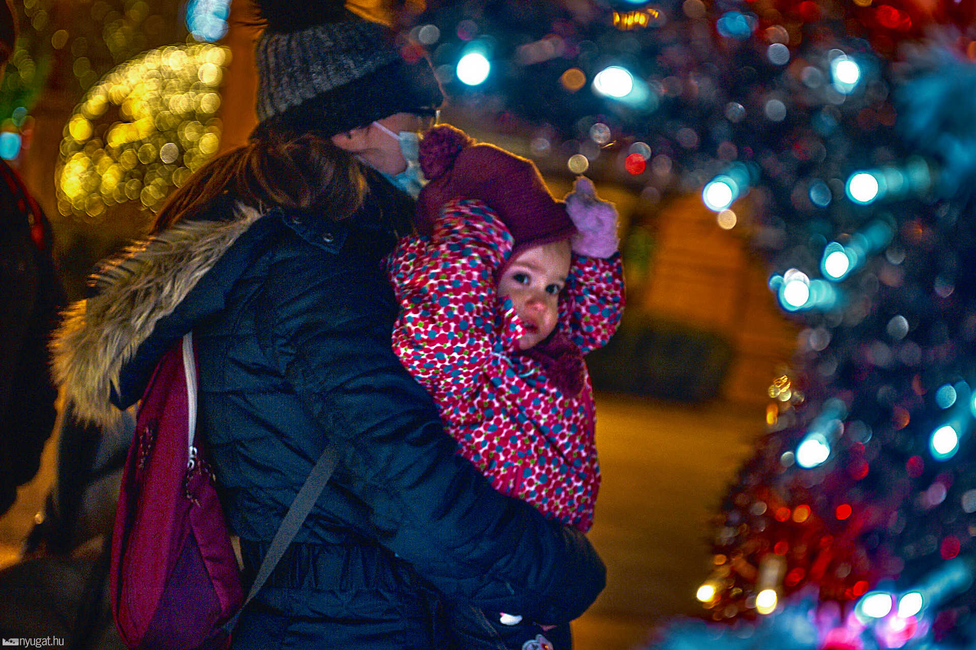 Karácsonyi díszítés a Főtéren