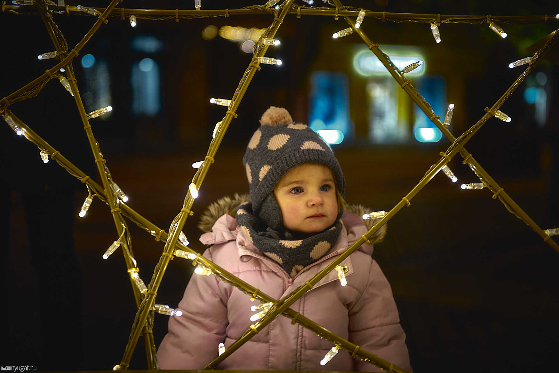 Karácsonyi díszítés a Főtéren
