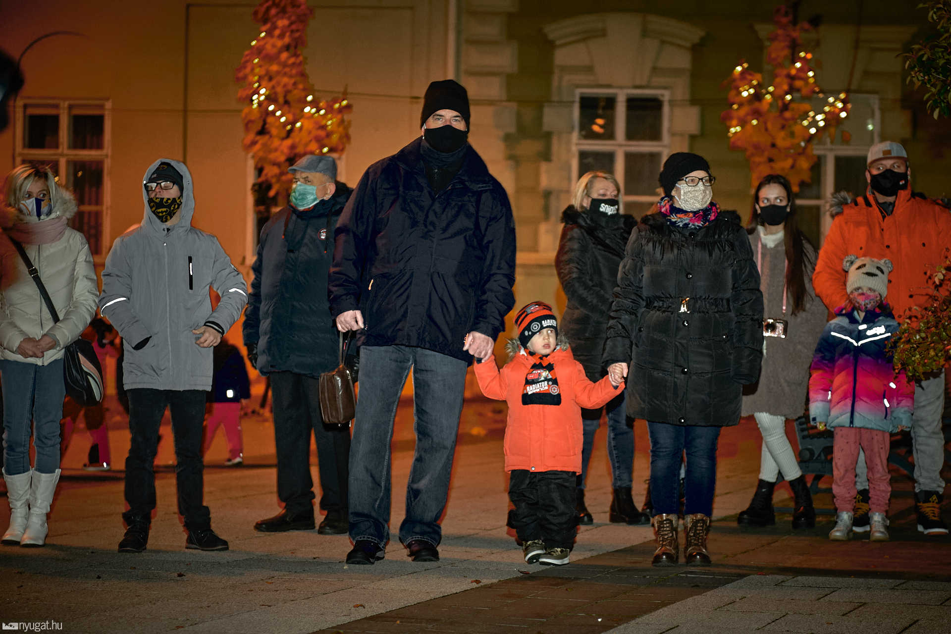 Adventi gyertyagyújtás a Berzsenyi téren