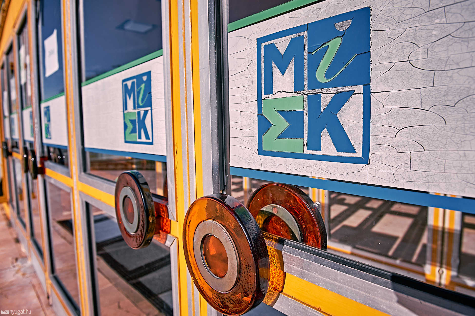 MMIK épülete