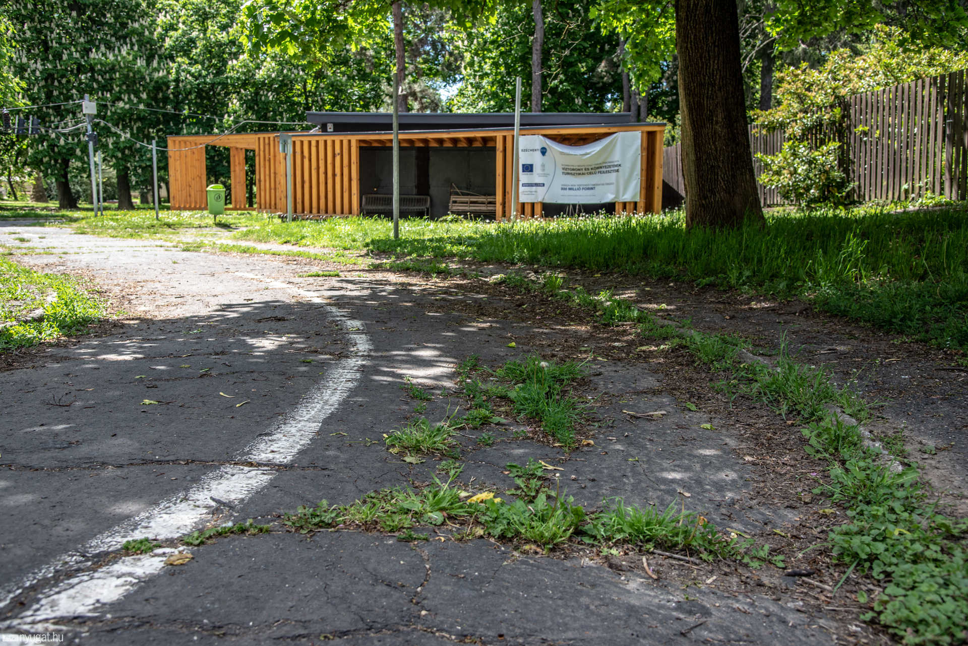 KRESZ-park kátyúk 