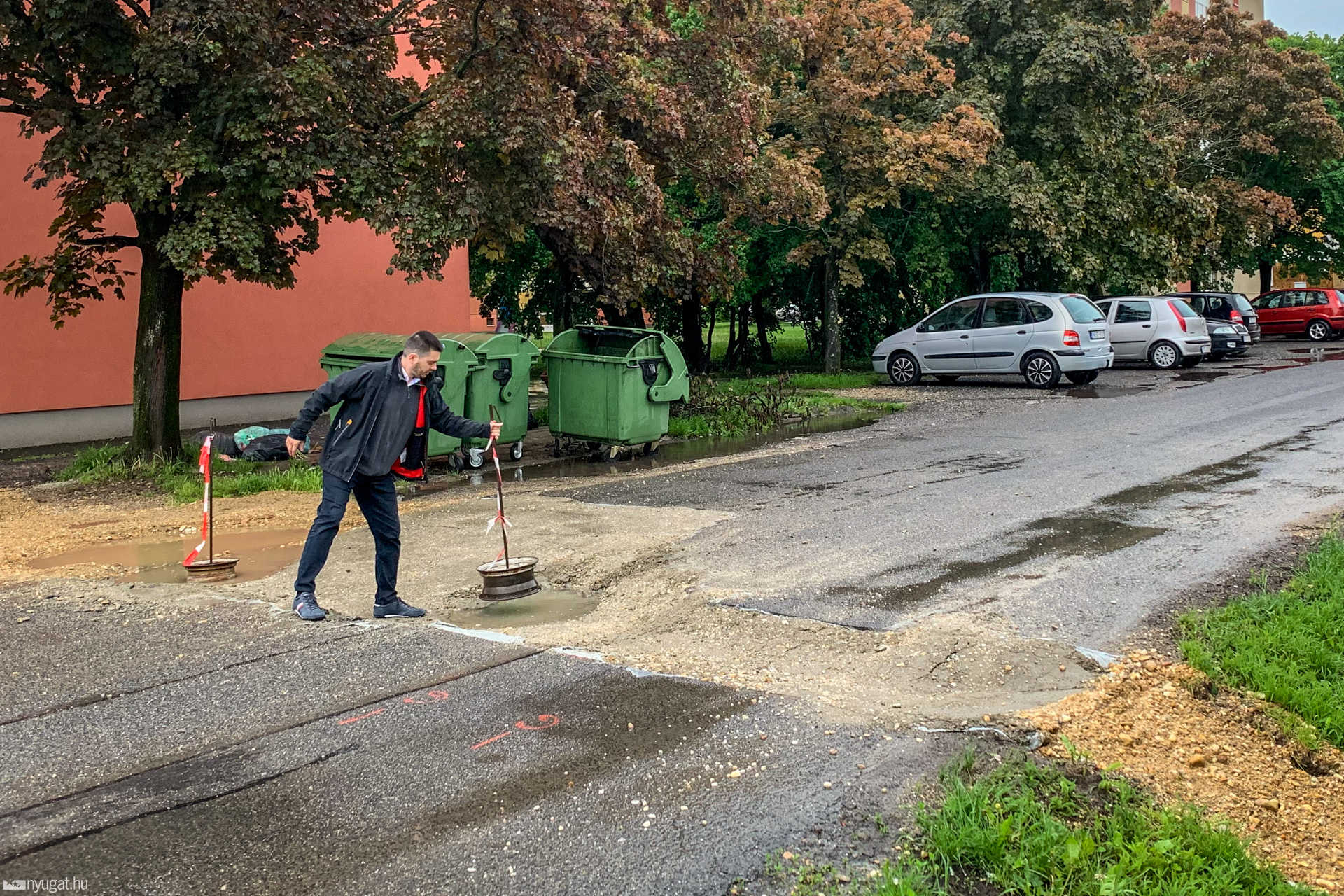 Beszakadt út a Gábor Áron utcában