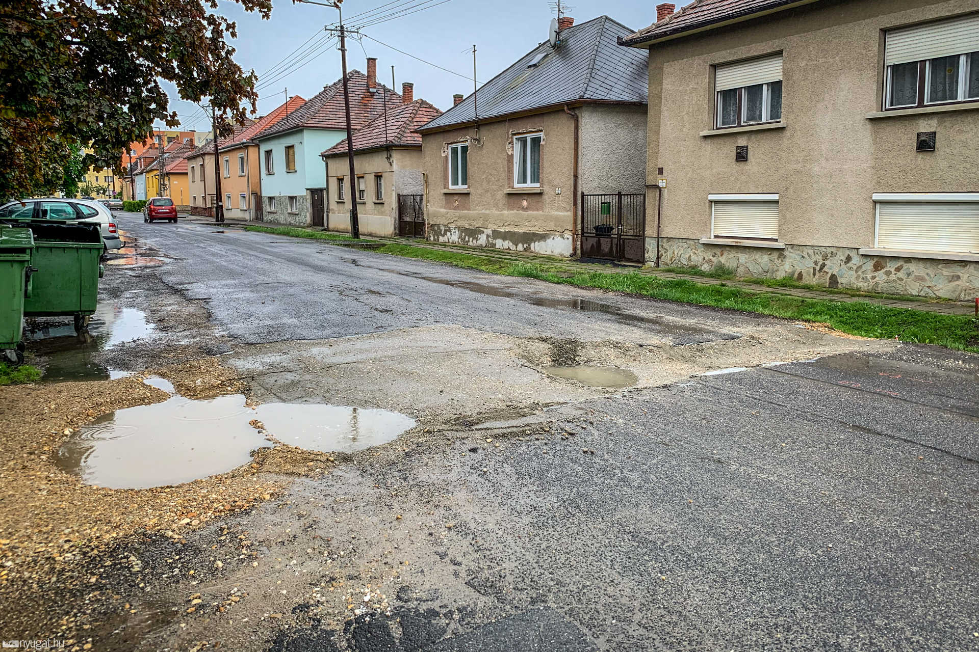 Beszakadt út a Gábor Áron utcában