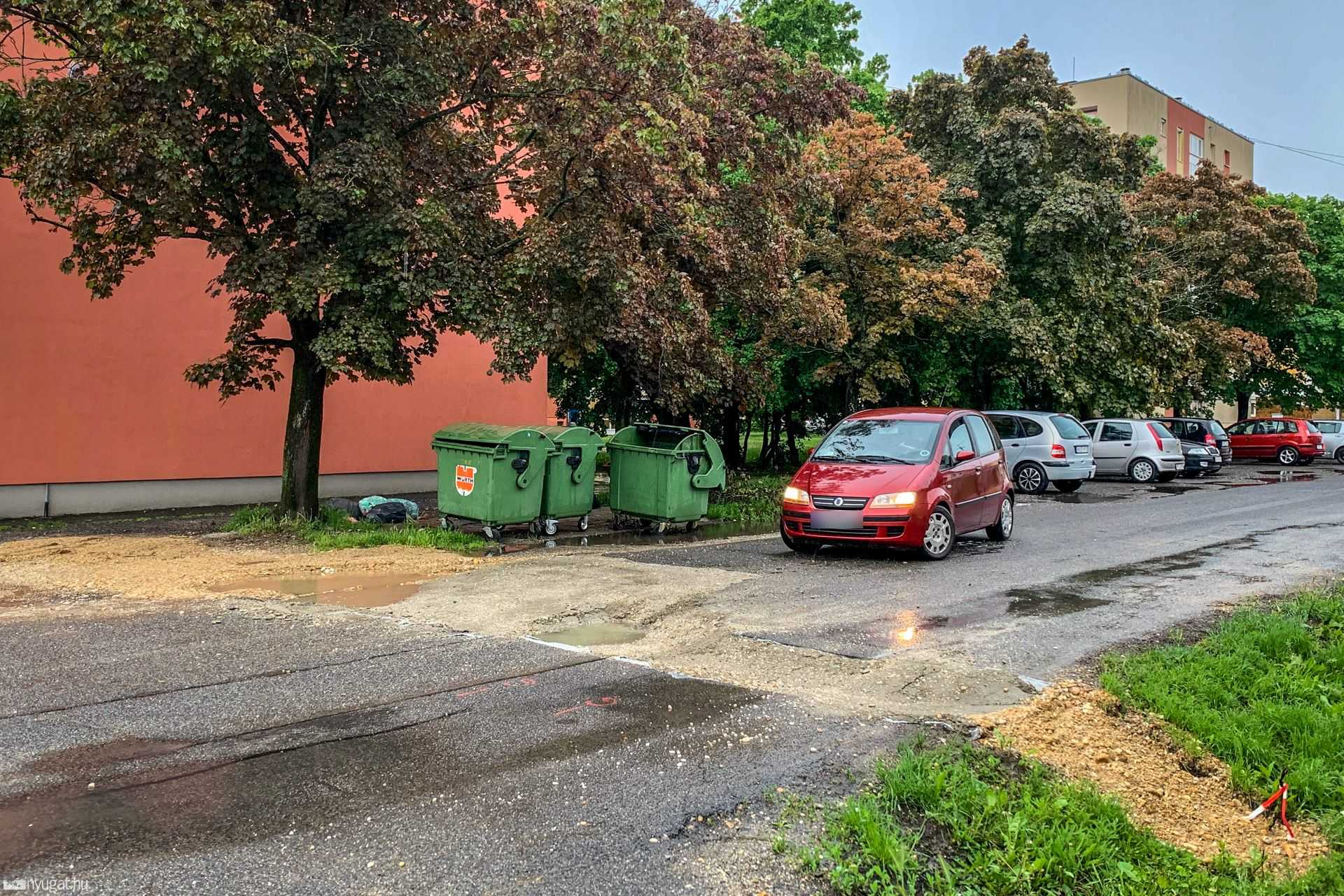Beszakadt út a Gábor Áron utcában