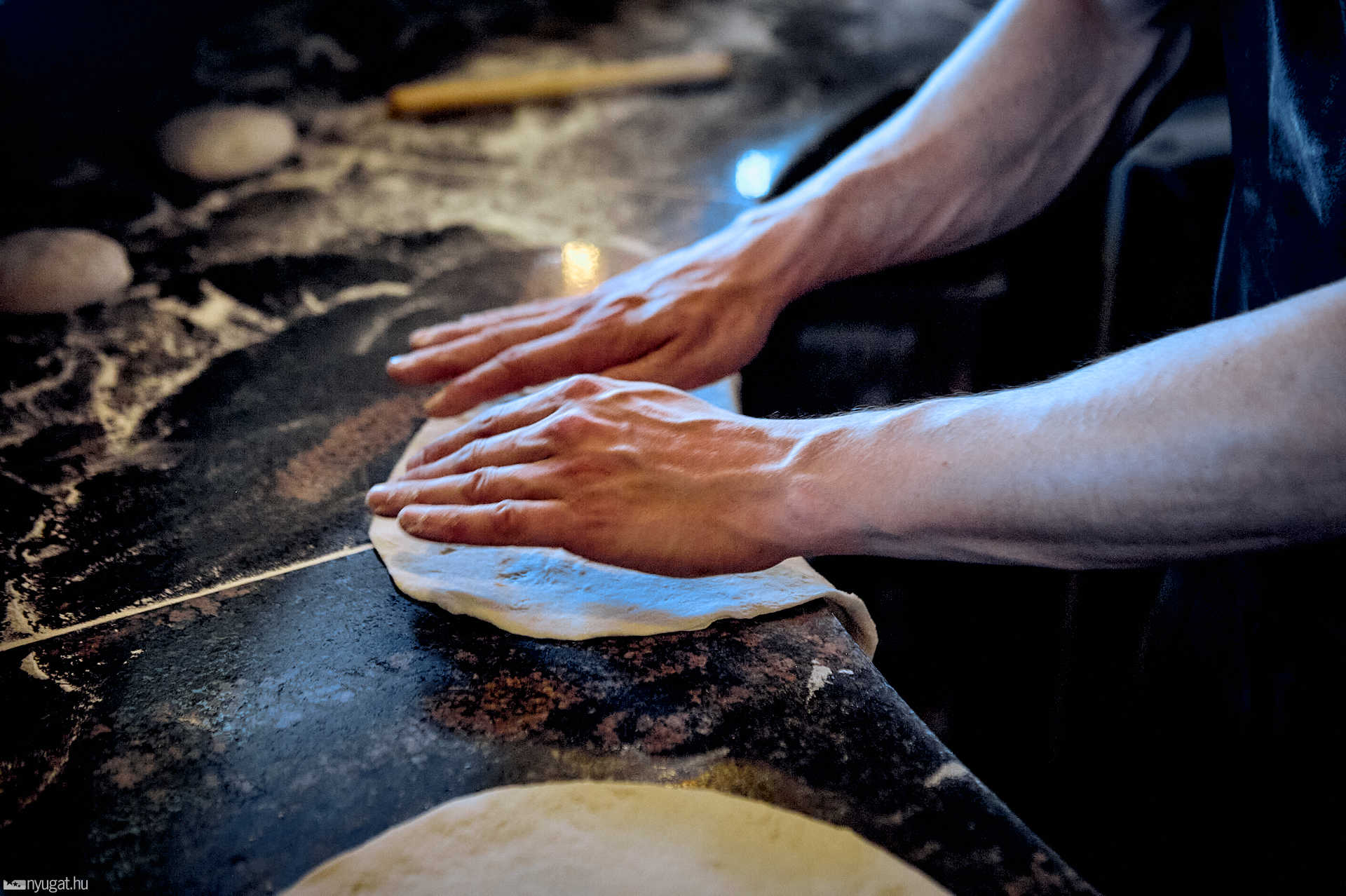 Ingyen pizza osztás a Ciao Amico-nál
