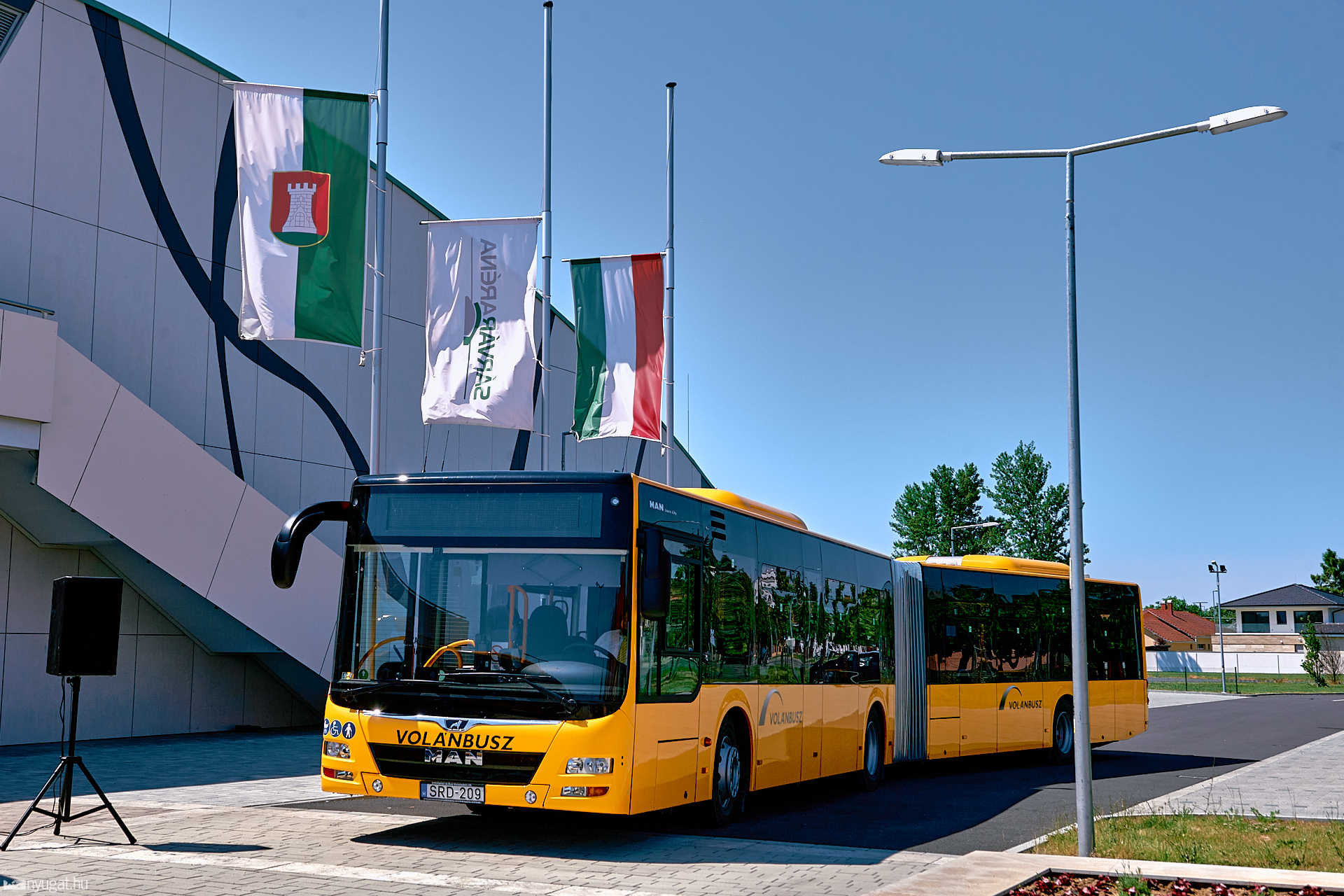 Volánbuszok átadása Sárváron