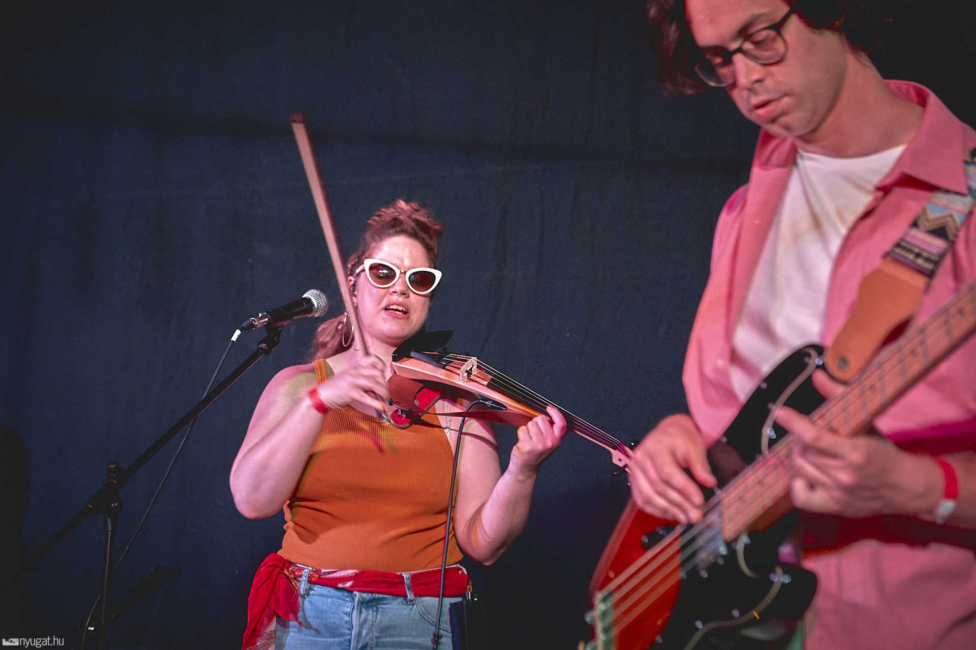 Ricsárdgír koncert a zsinagóga udvarban