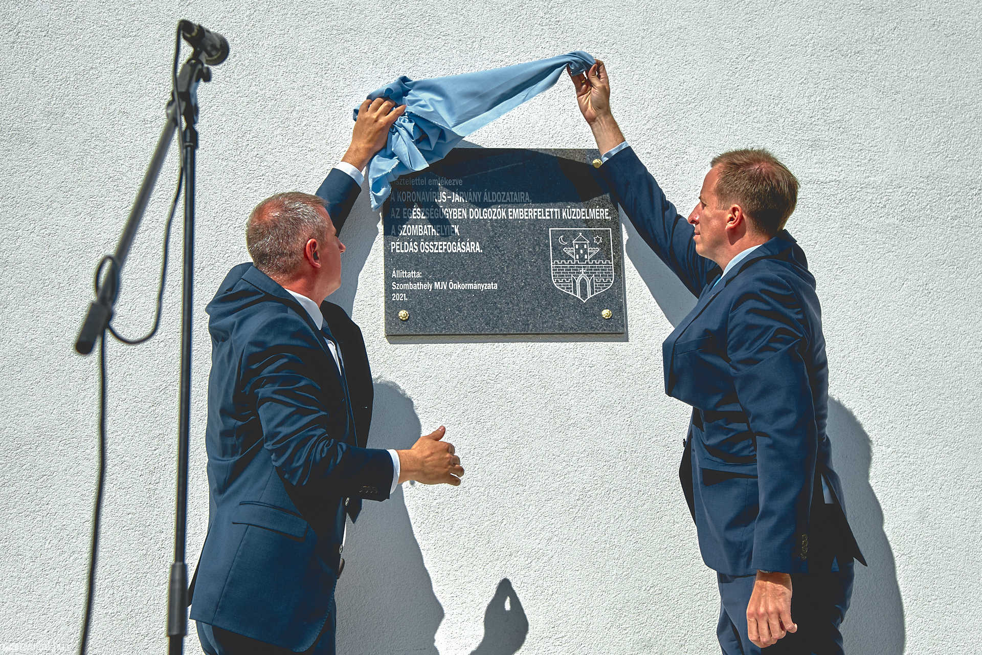 Koronavírus emléktábla avató