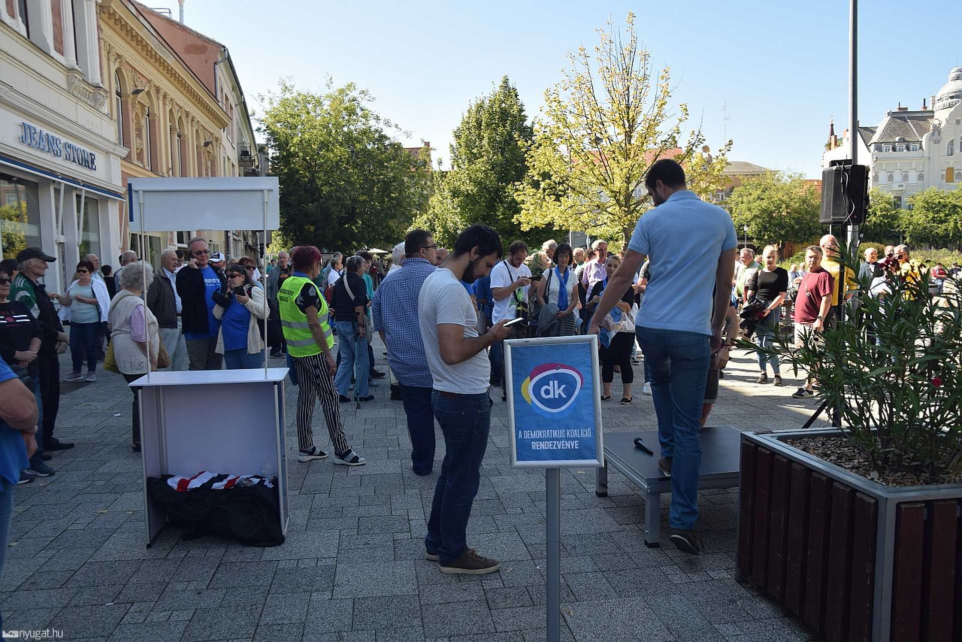 Dobrev Klára és Czeglédy Csaba utcafórum DK