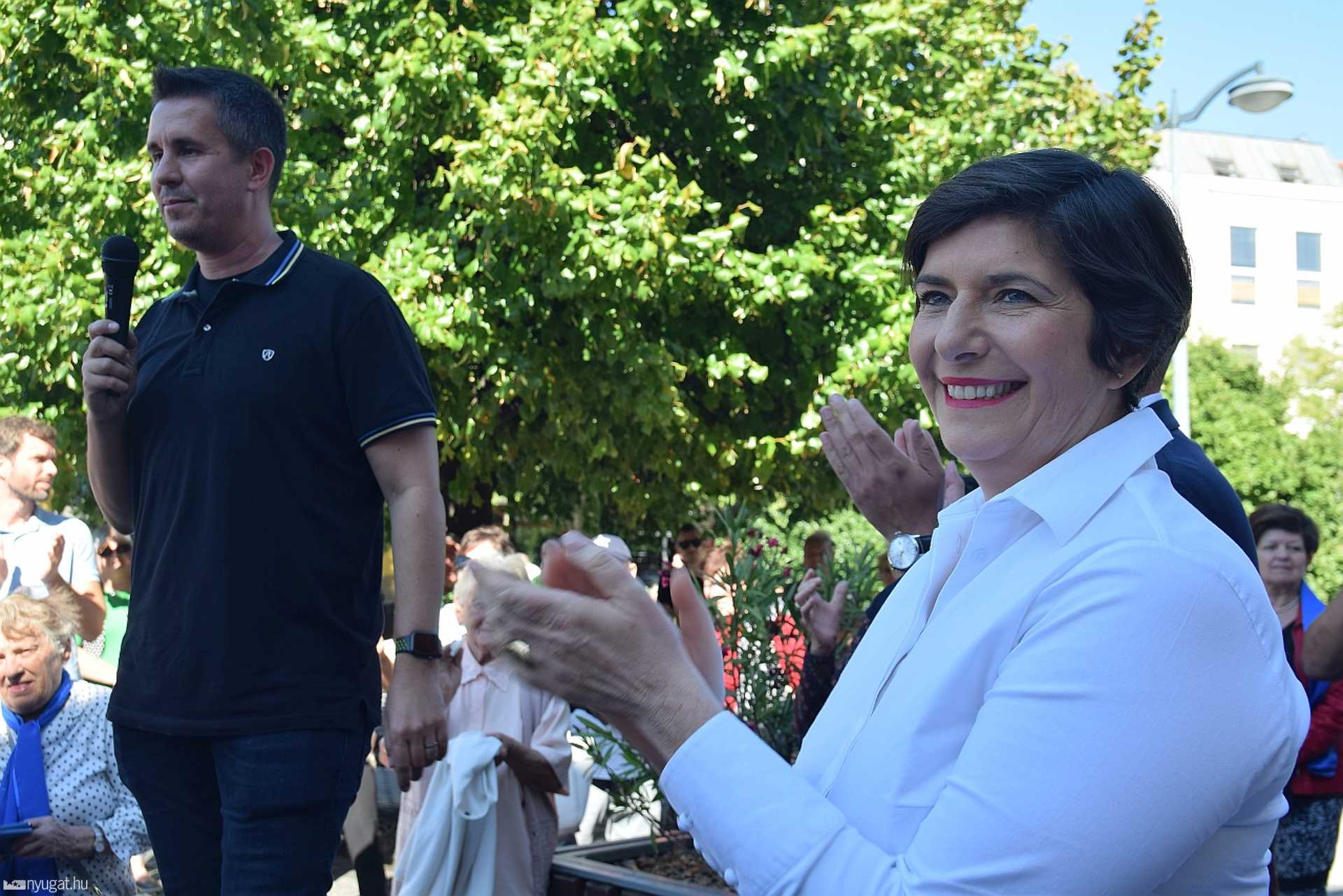 Dobrev Klára és Czeglédy Csaba utcafórum DK