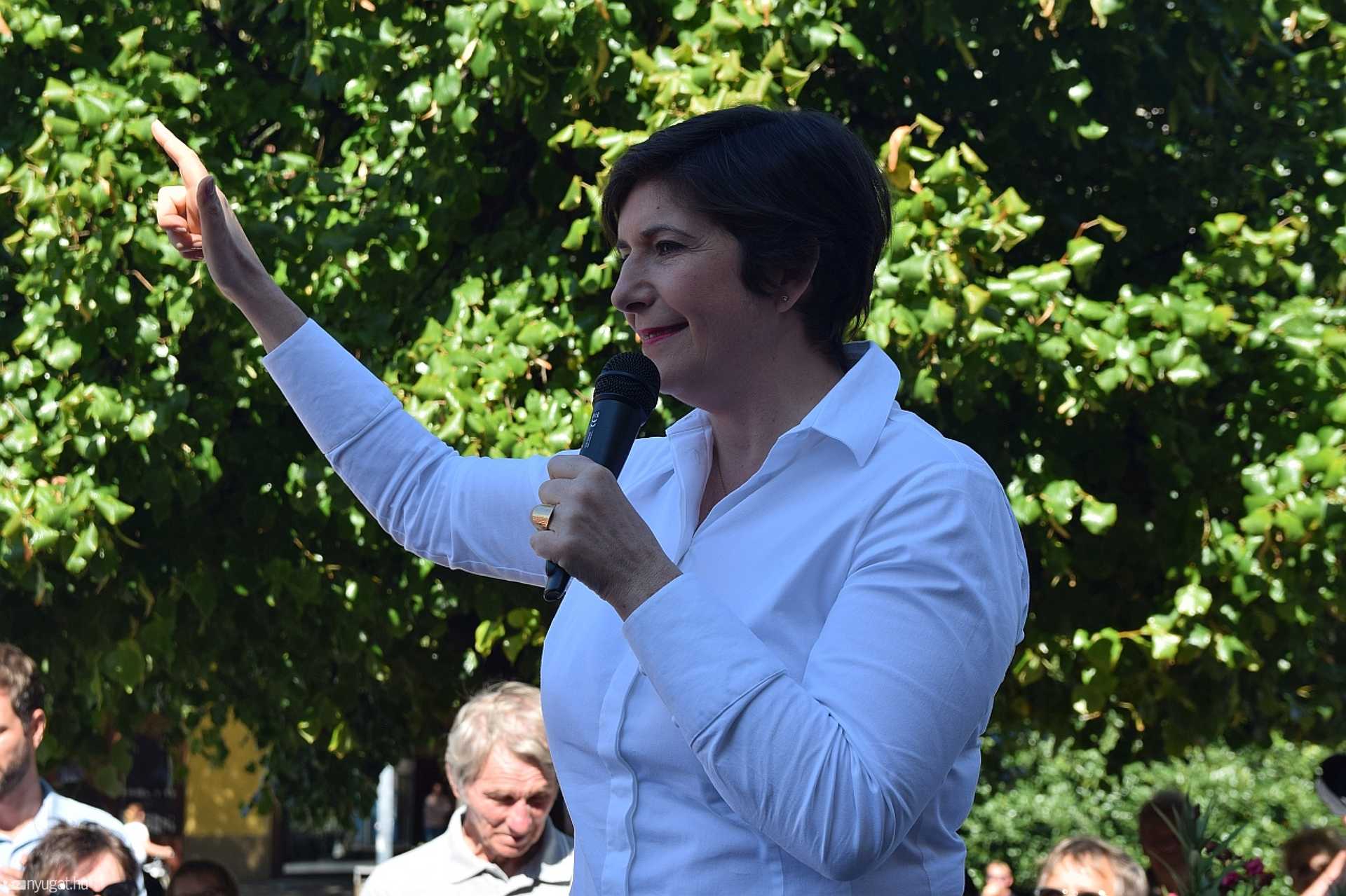 Dobrev Klára és Czeglédy Csaba utcafórum DK