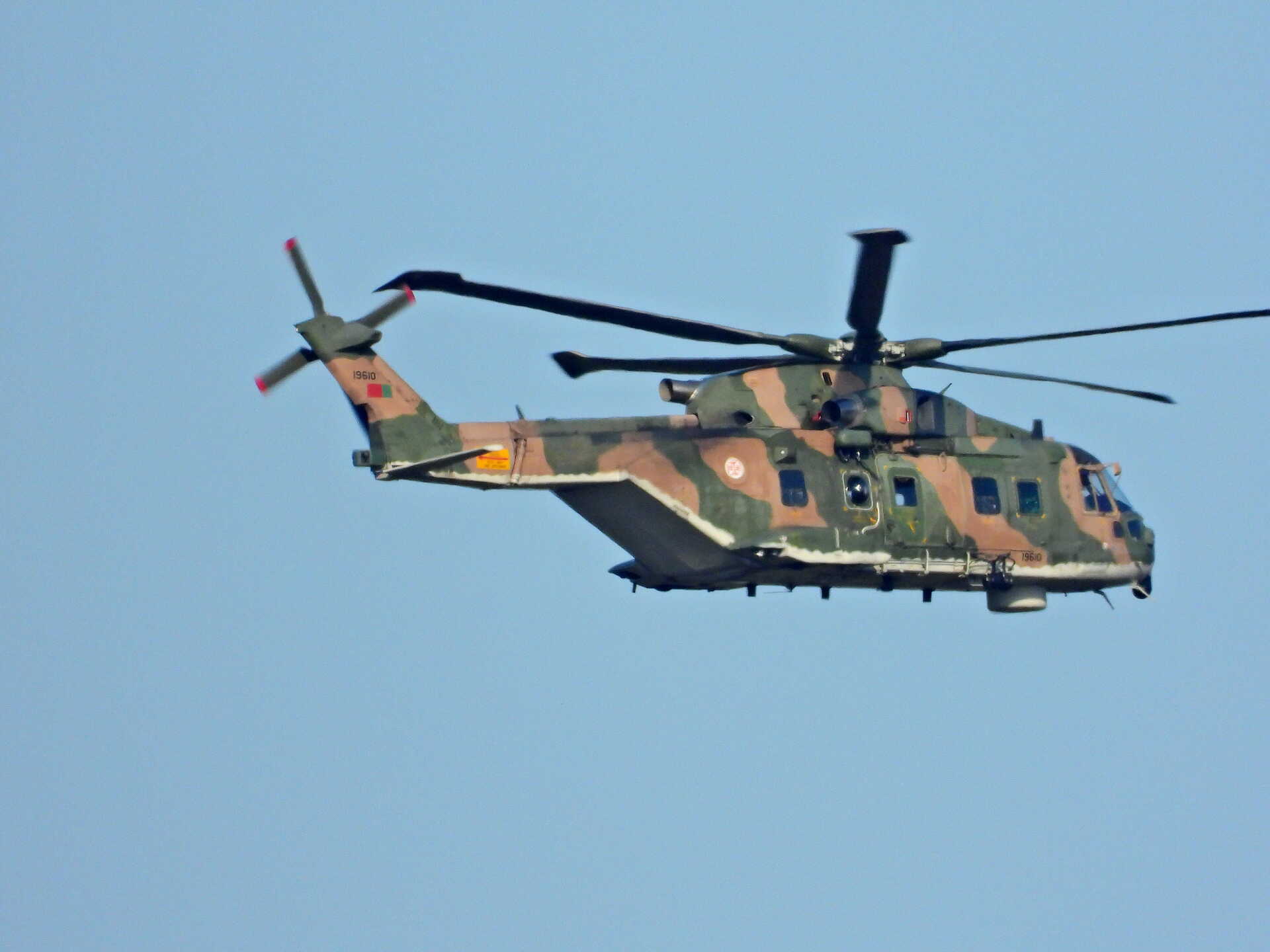 Gyakorlatozó harci helikopterek