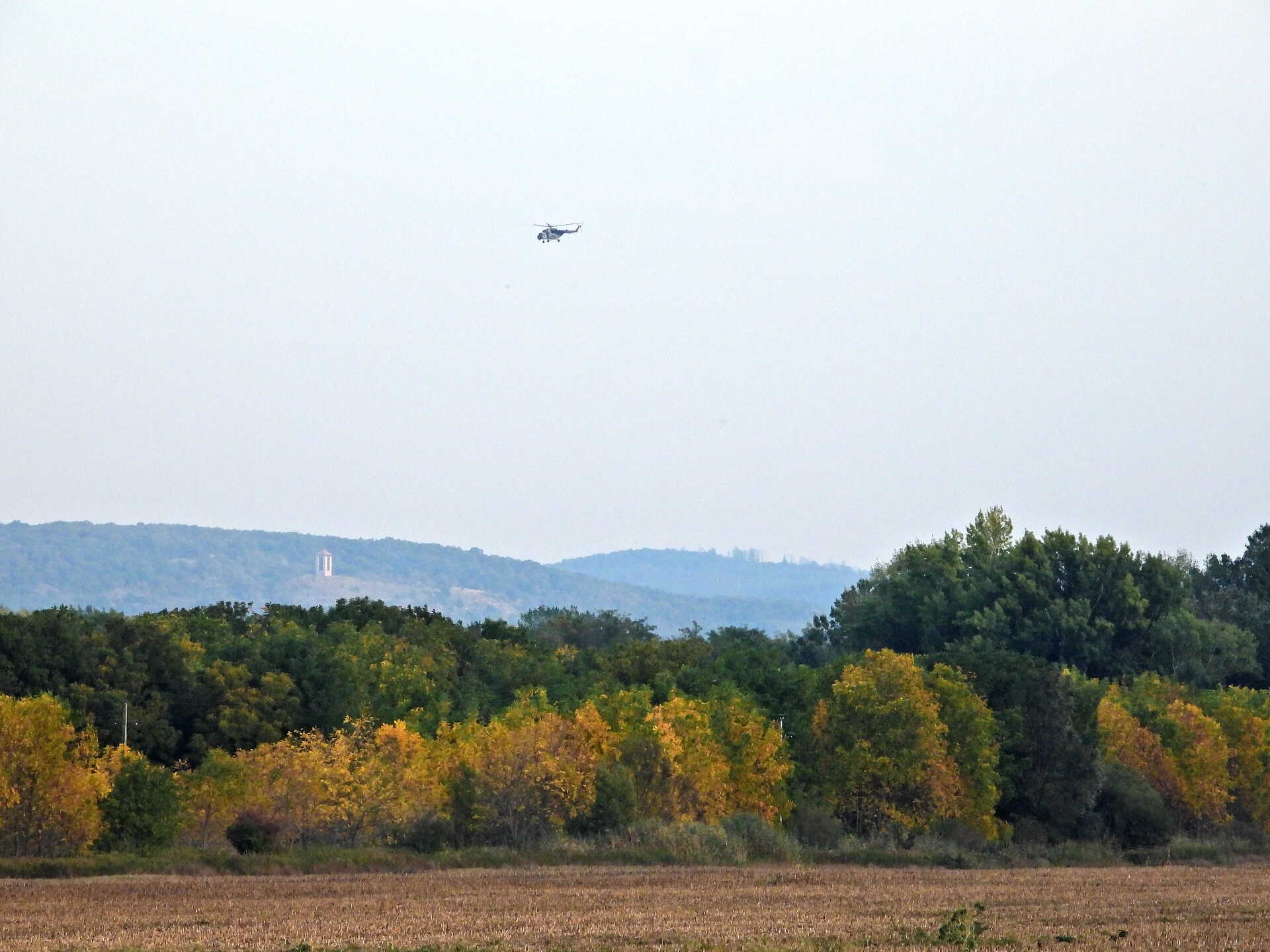 Gyakorlatozó harci helikopterek