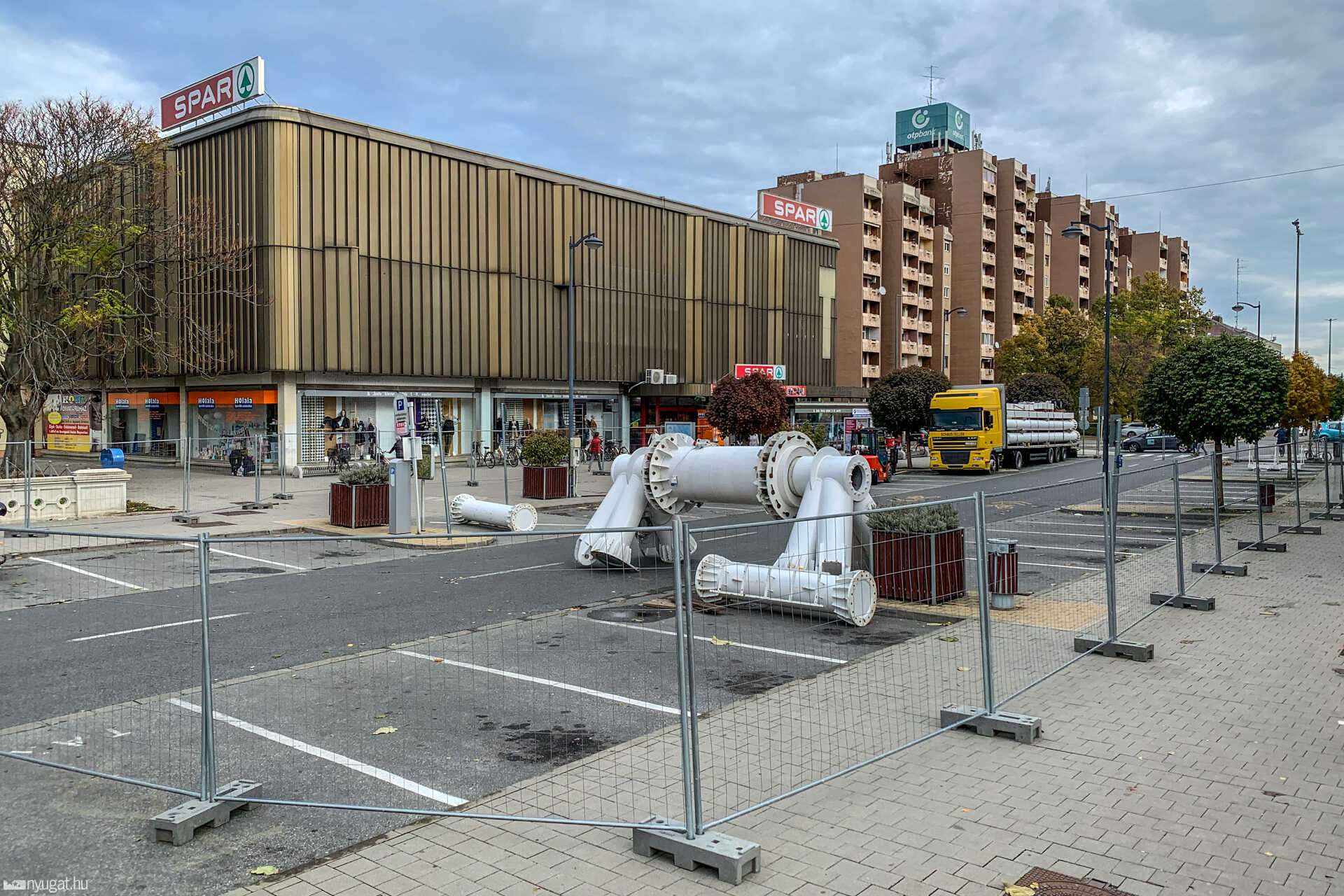 Építik az óriáskereket a Borostyánnál