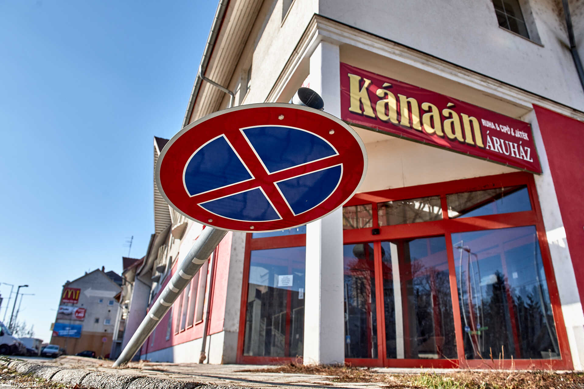 Bezárt Kánaán üzlet