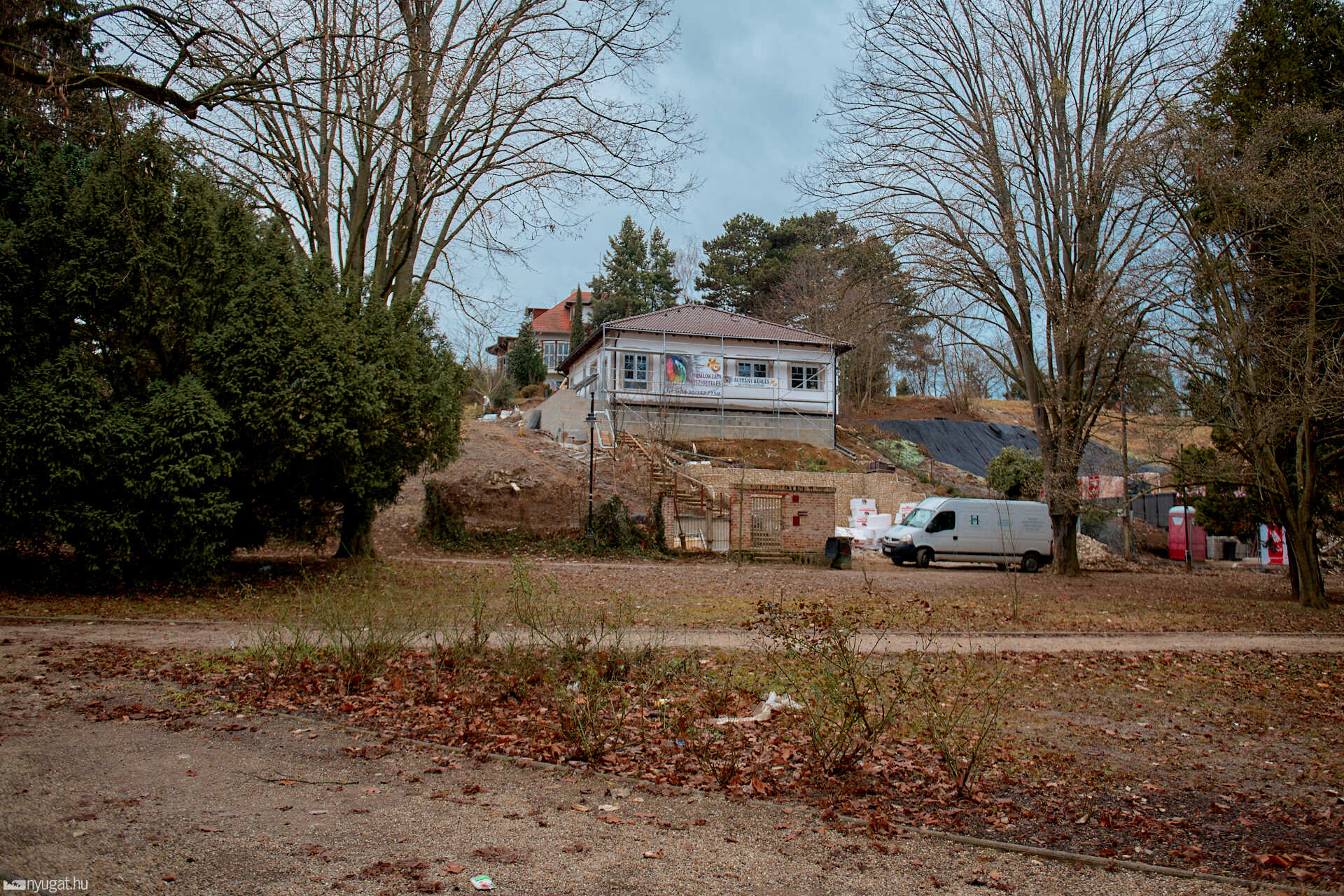 Epítkezés a Szent István parkban