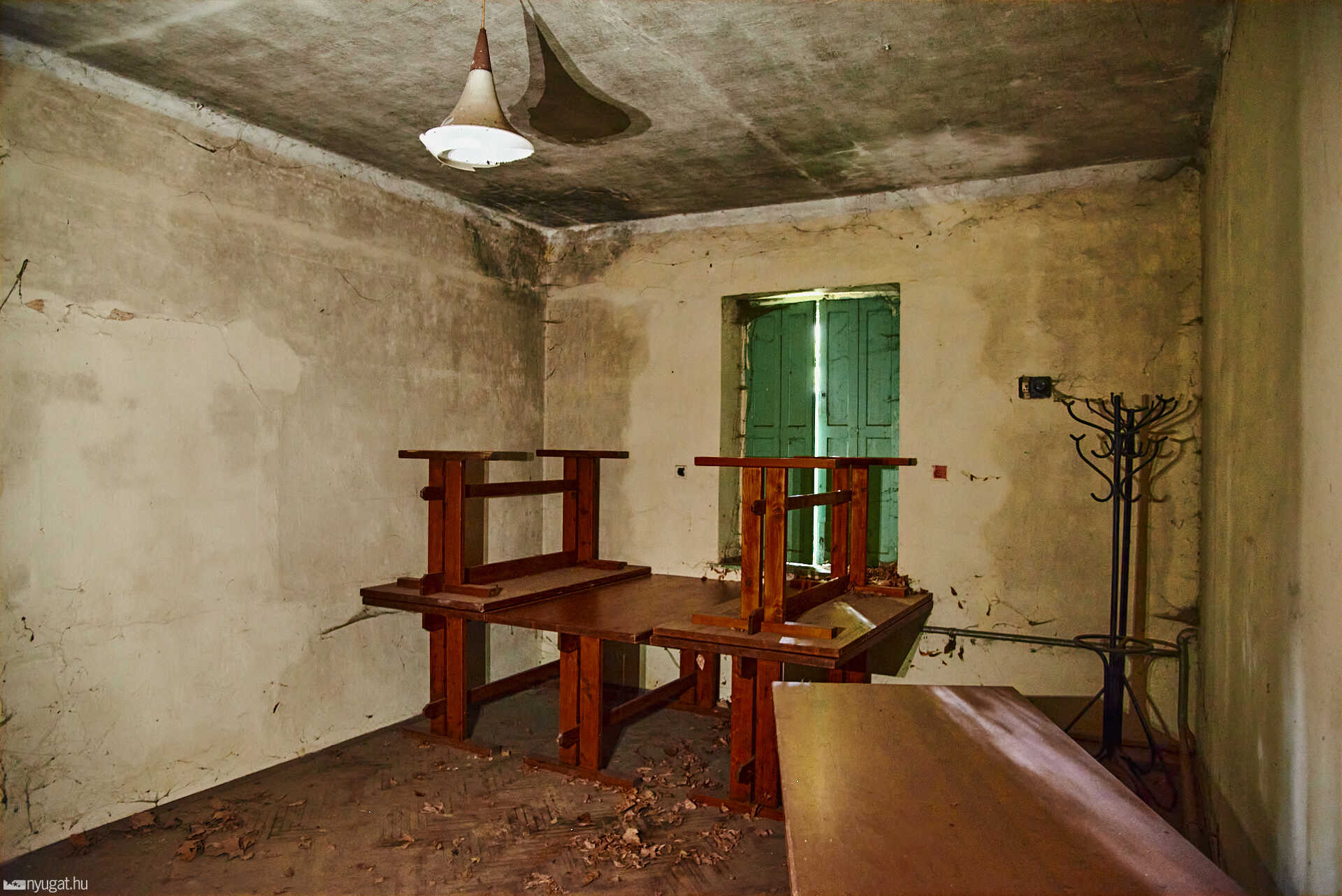 lepusztult Petőfi-MT Szombathelyen 