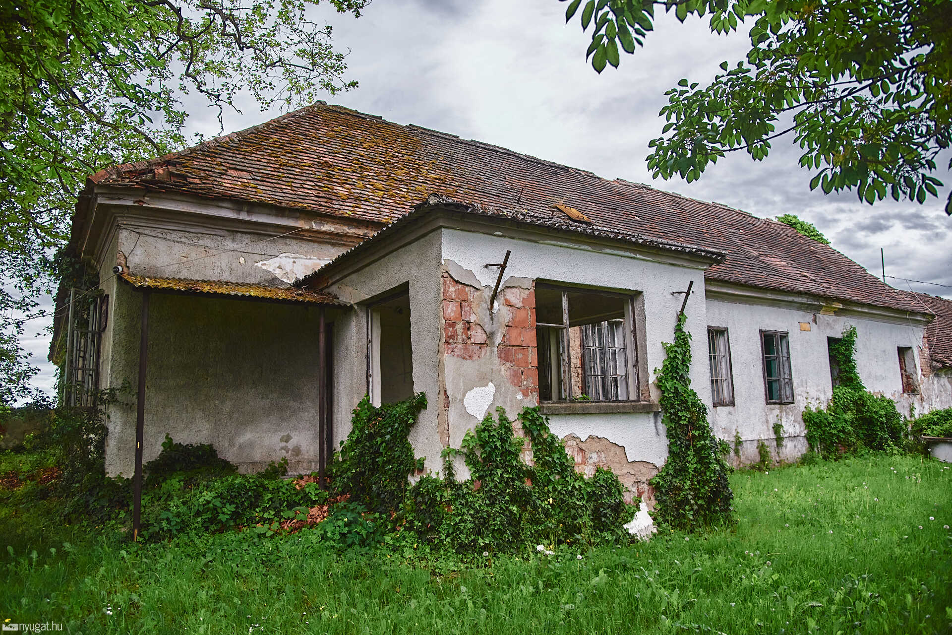 lepusztult Petőfi-MT Szombathelyen 