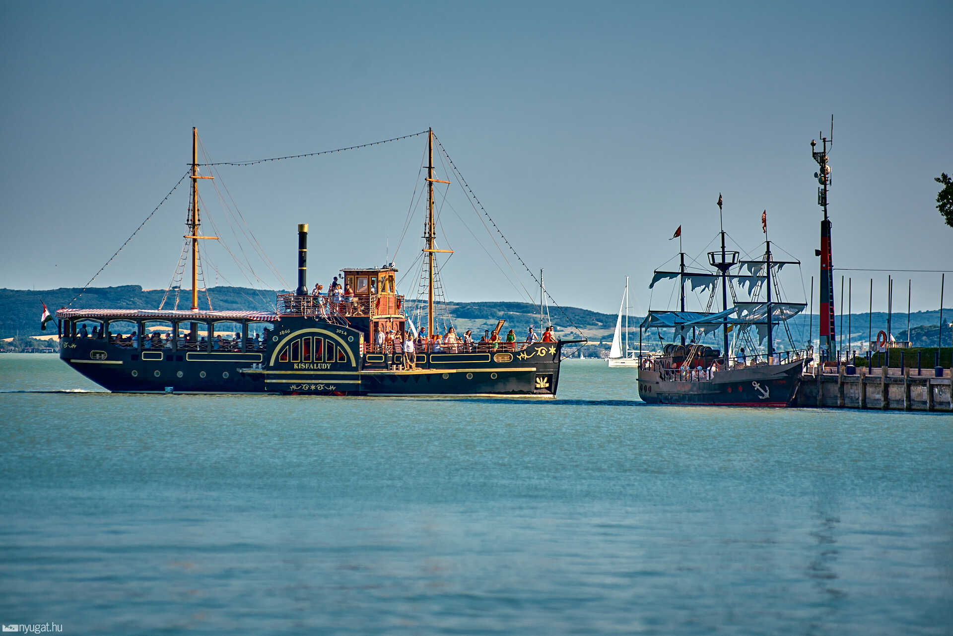 Gőzhajóval a Balatonon