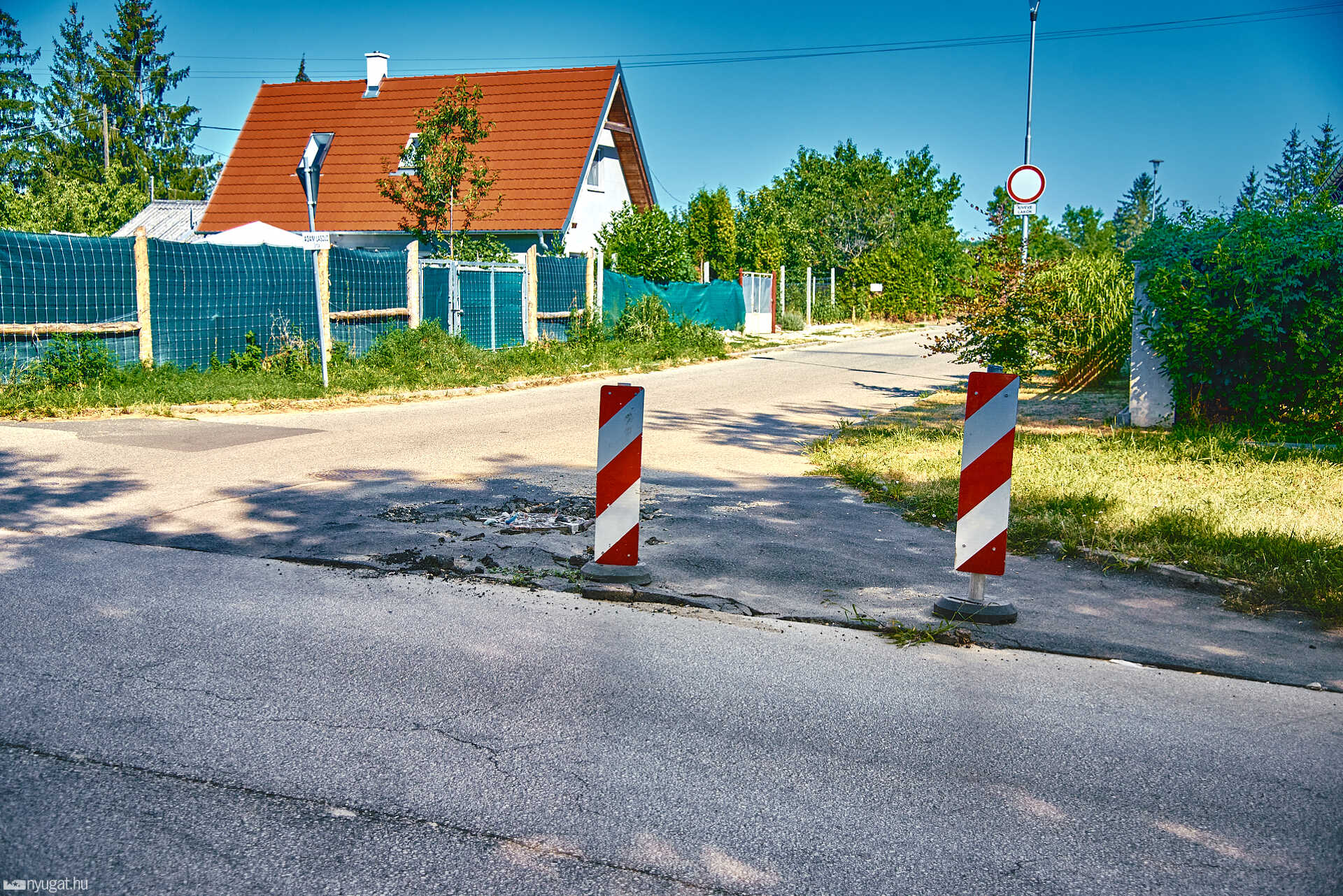 Úthiba az Erdei iskola úton