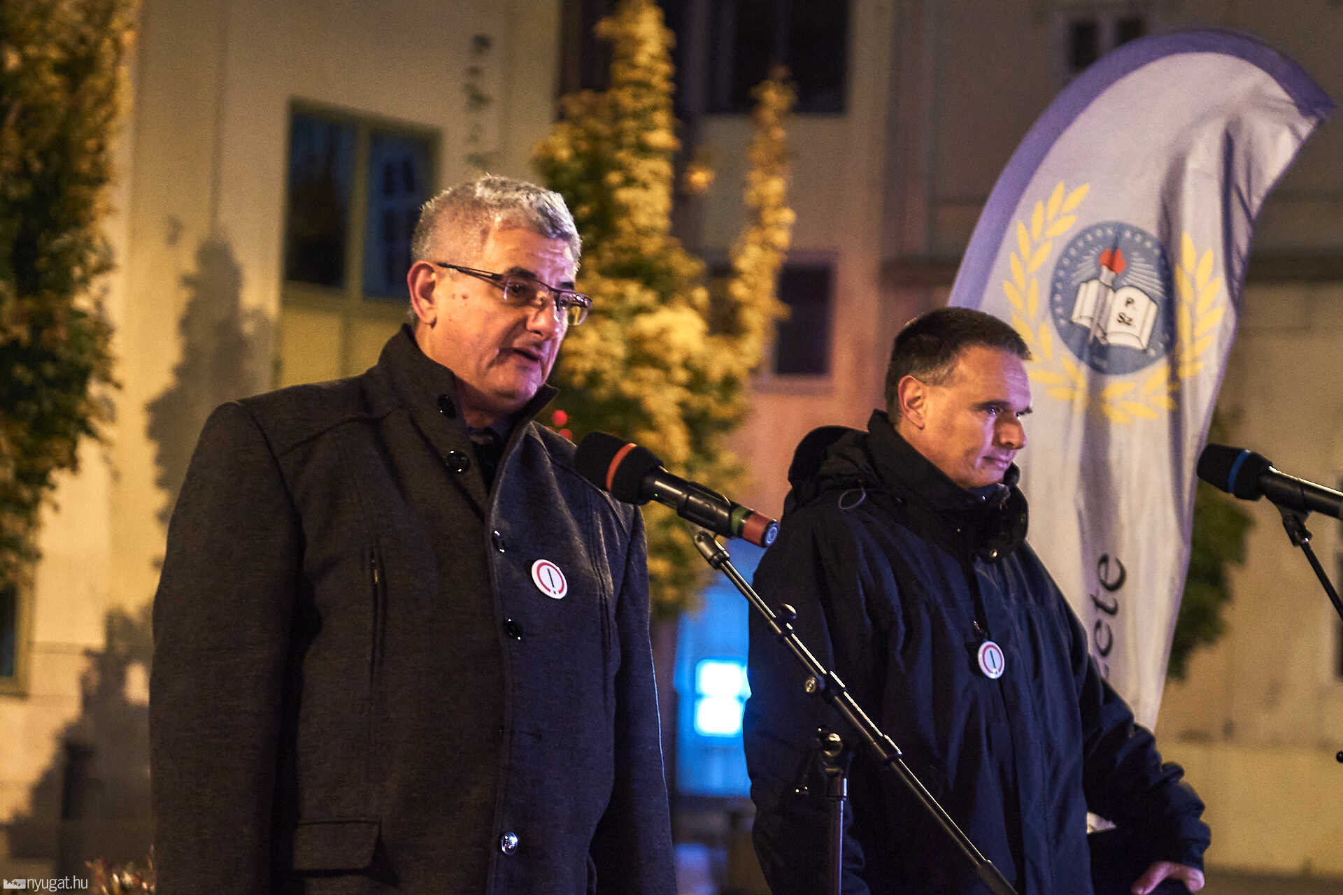 Fáklyás tüntetés az oktatásért Szombathelyen