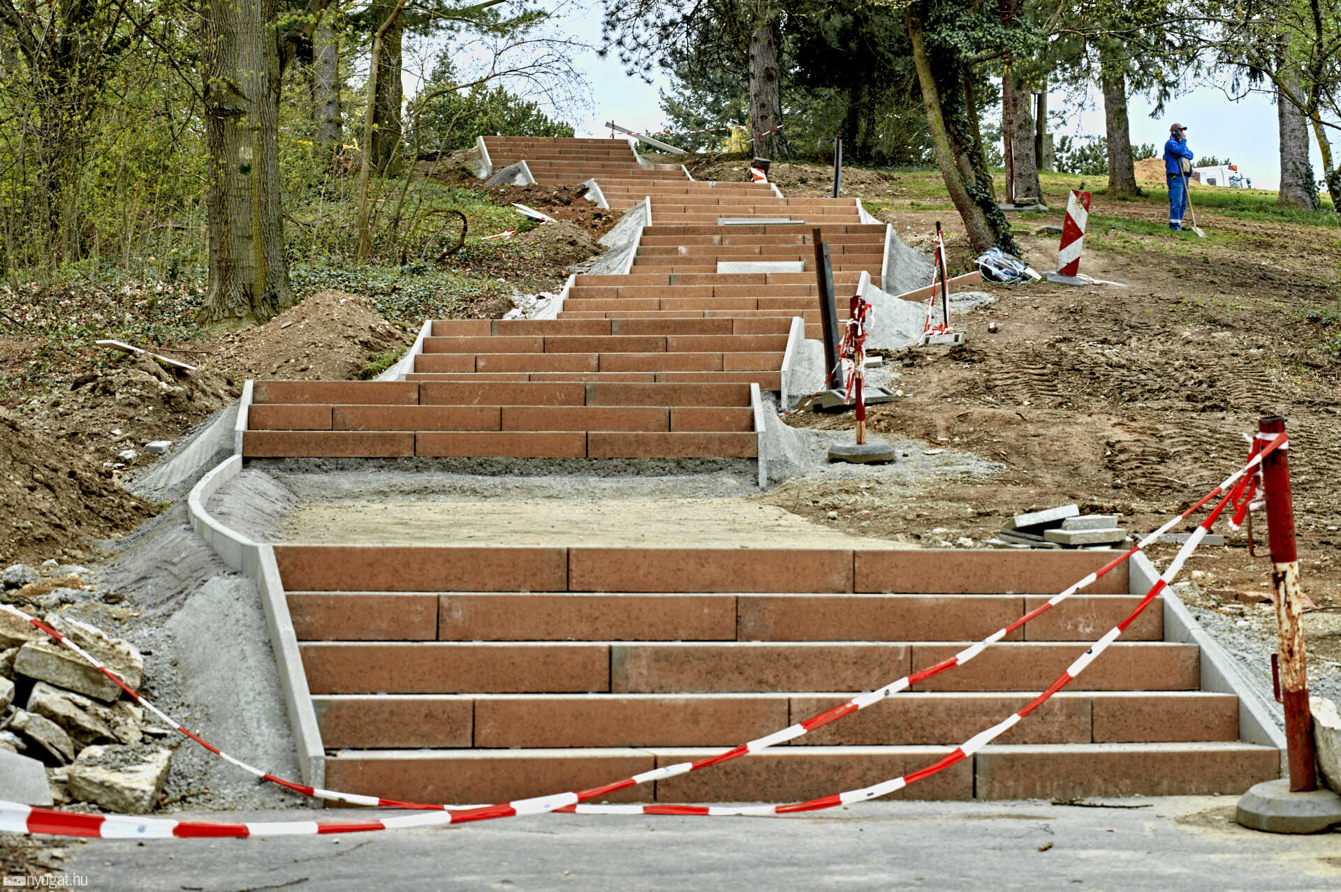 emlékmű domb munkálatok