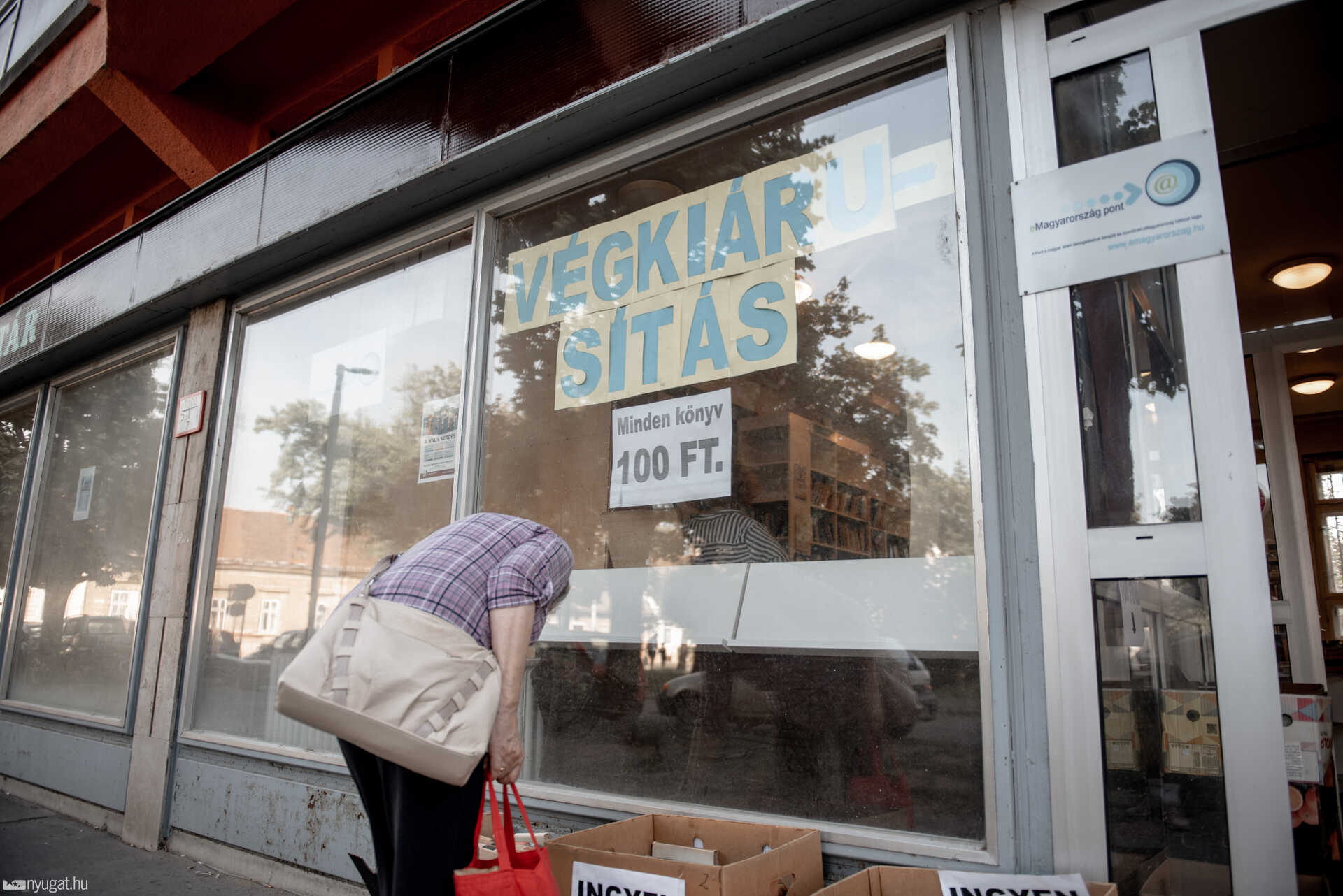 Siker Könyvtár bezárása