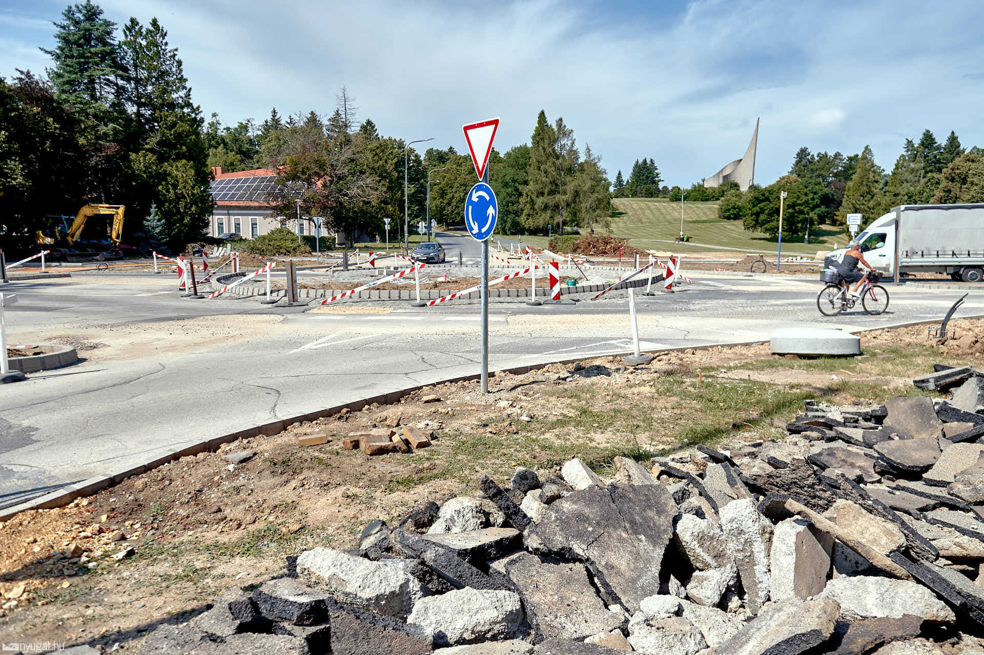 Épülő körforgalom a Jégpince utcánál