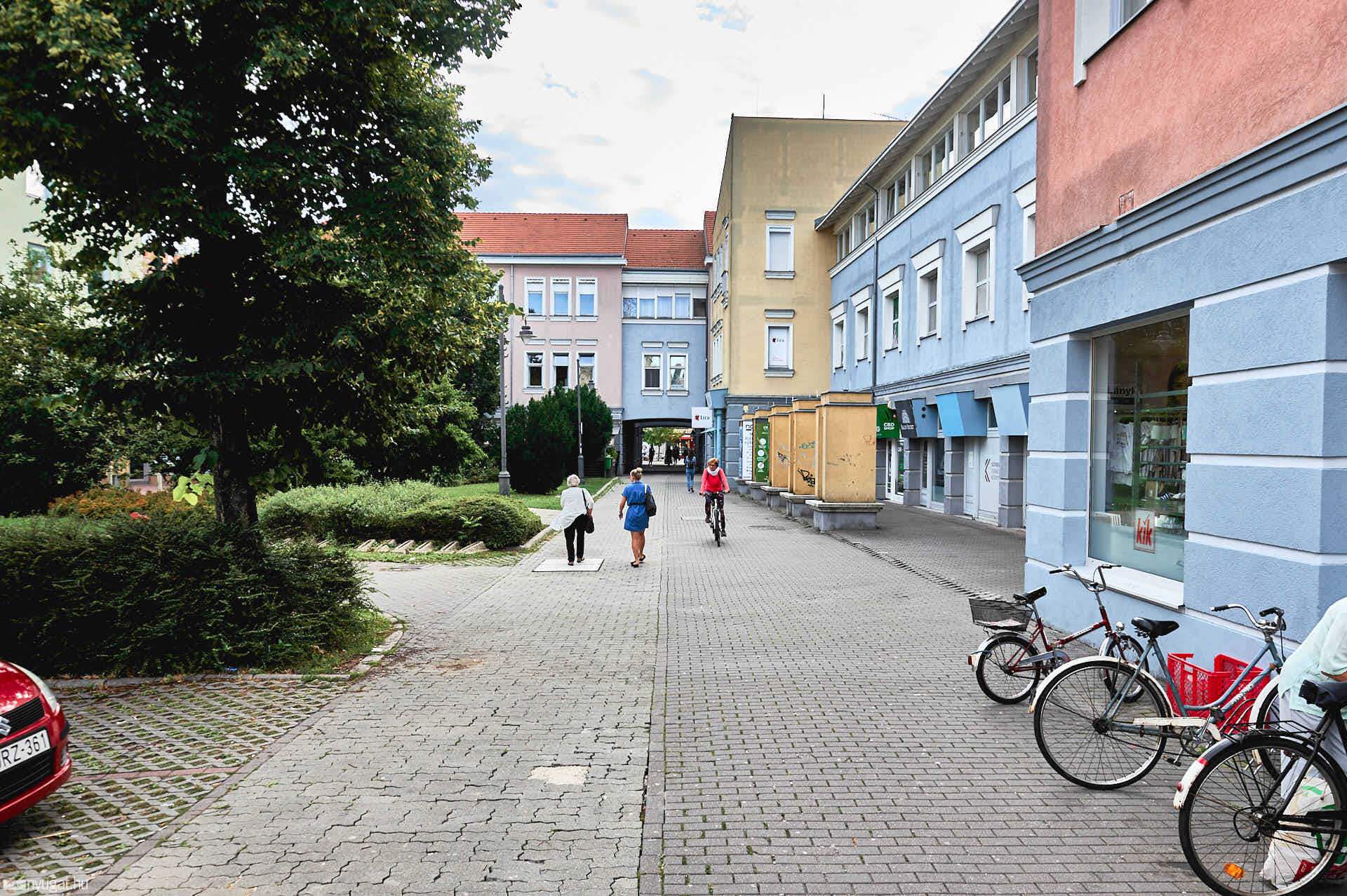 Ferékpárút a Fő téren