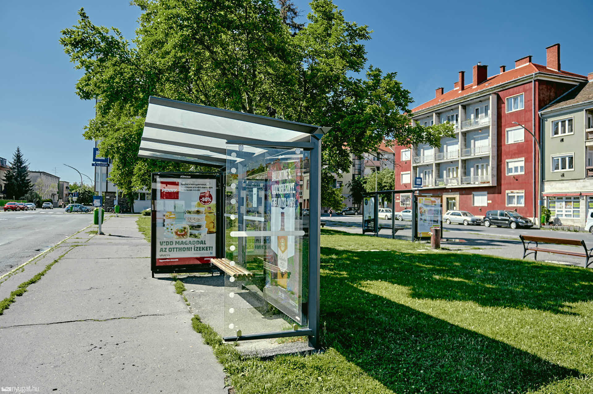 Fedett buszvárók az Éhen Gyula téren