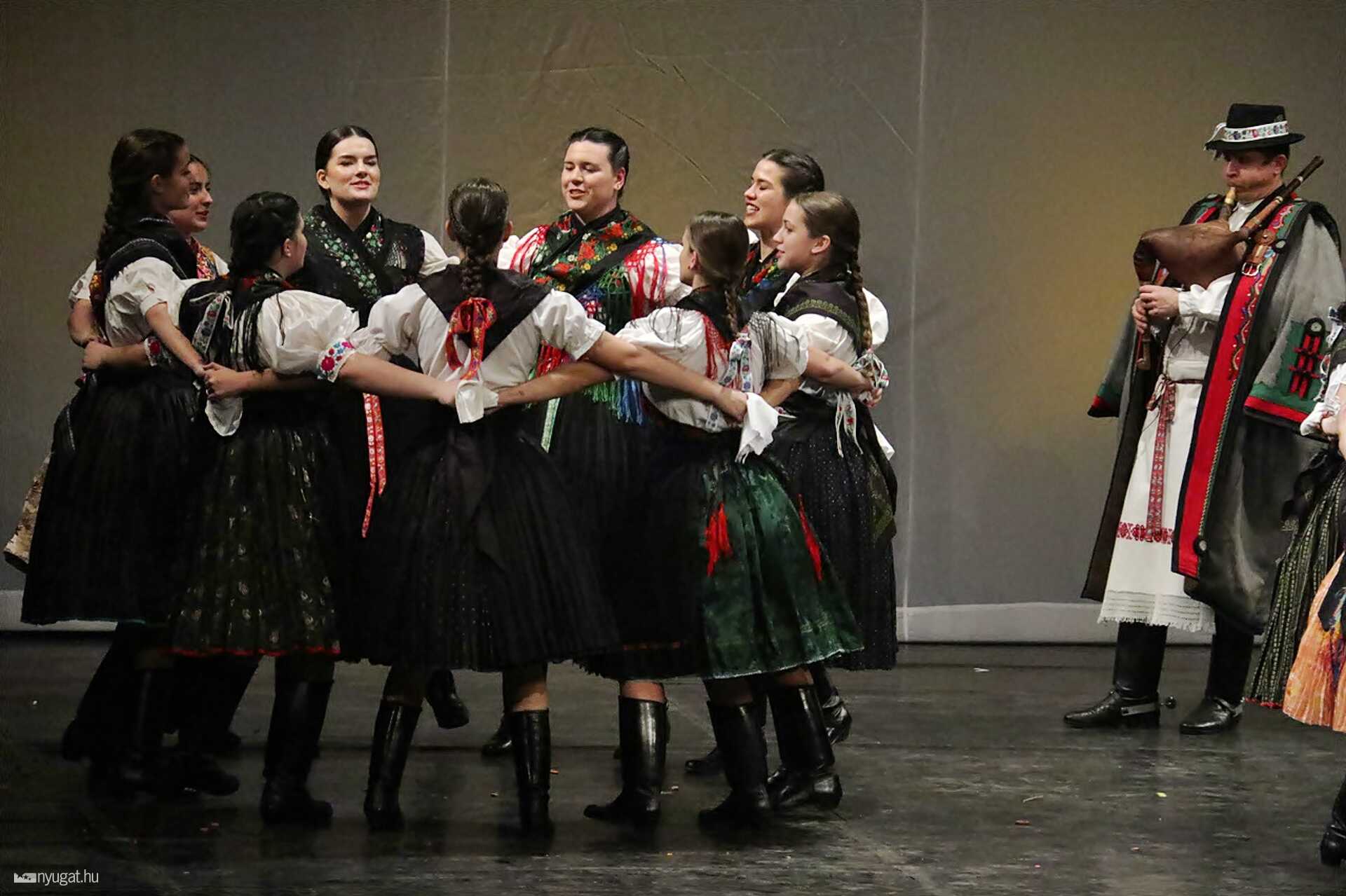 Szökős 35 év Néptánc gála