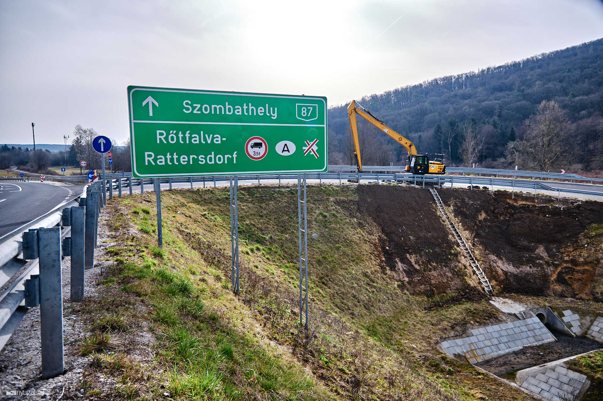 megcsúszott út a régi határátkelőnél Kőszegen